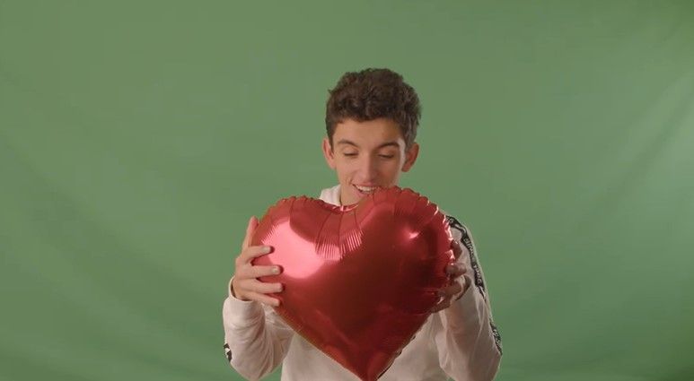 Imágenes del vídeo grabado por la AECC del Bajo Cinca con la canción de Ana Torroja. Fotograma del vídeo