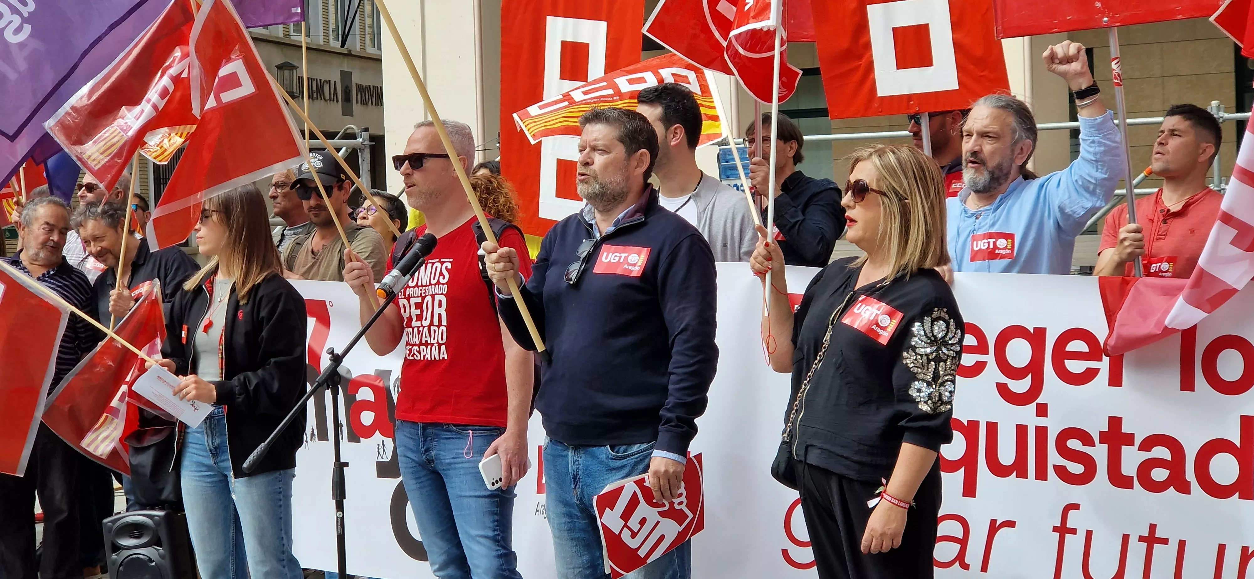 1º de Mayo: Imágenes del Día del Trabajo celebrado en Huesca por CCOO y UGT. Foto Myriam Martínez