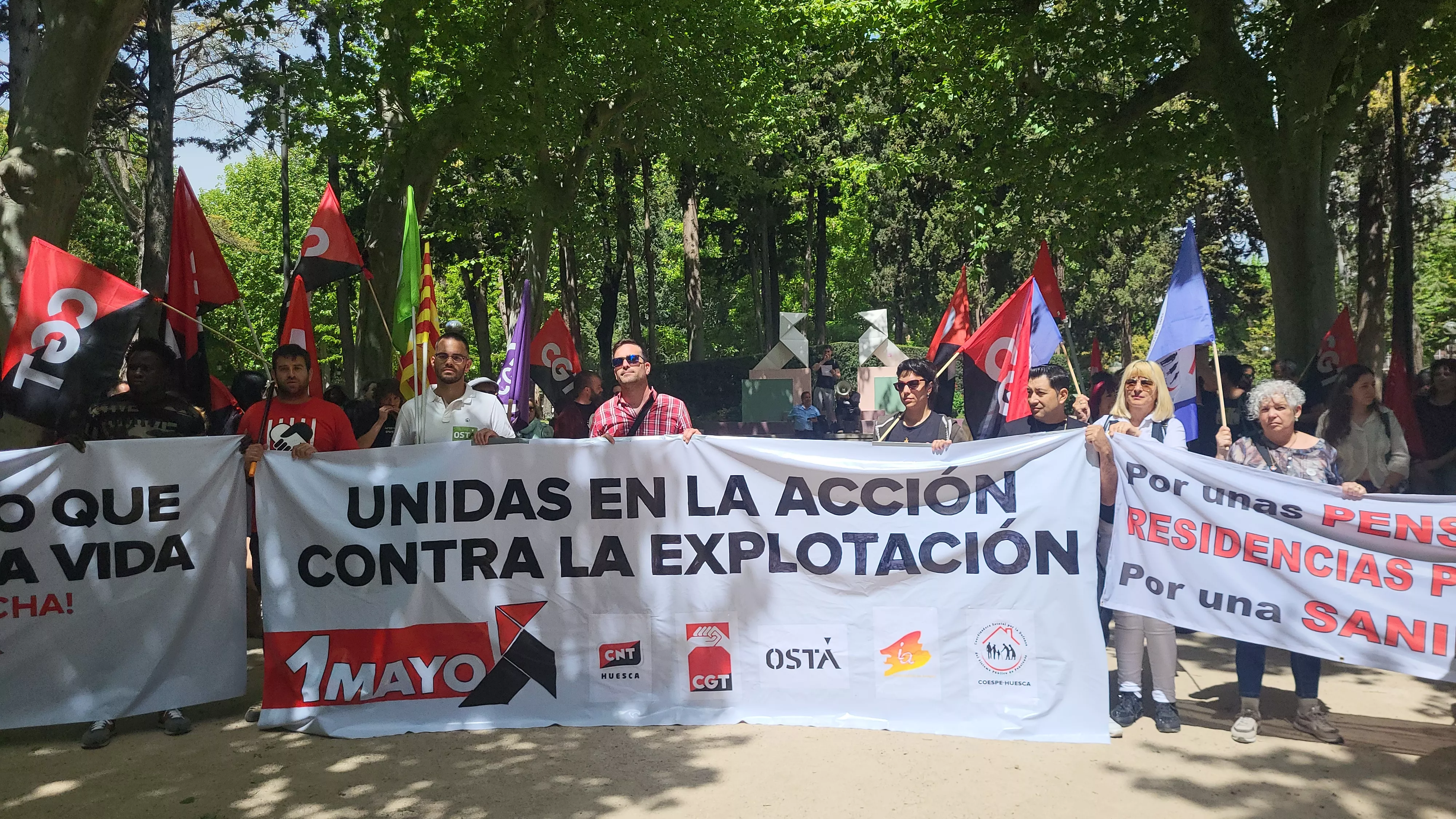 Integrantes de la manifestación del 1º de Mayo en el paseo de Las Pajaritas de Huesca. Foto Mercedes Manterola Integrantes de la manifestación del 1º de Mayo en el paseo de Las Pajaritas de Huesca. Foto Mercedes Manterola