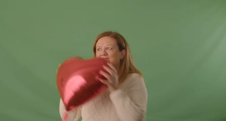 Imágenes del vídeo grabado por la AECC del Bajo Cinca con la canción de Ana Torroja. Fotograma del vídeo