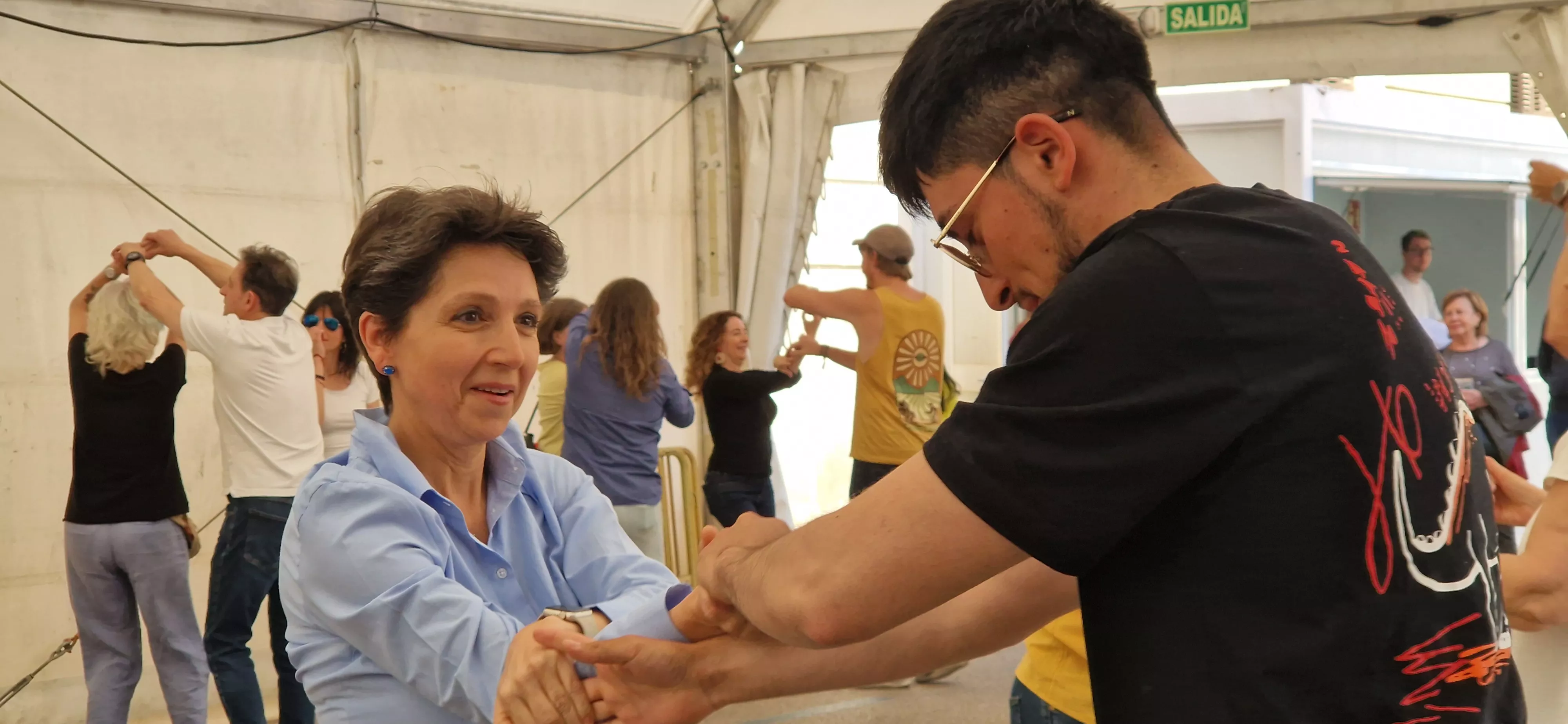 Bailes latinos en las Fiestas del Barrio de San Lorenzo. Foto Myriam Martínez