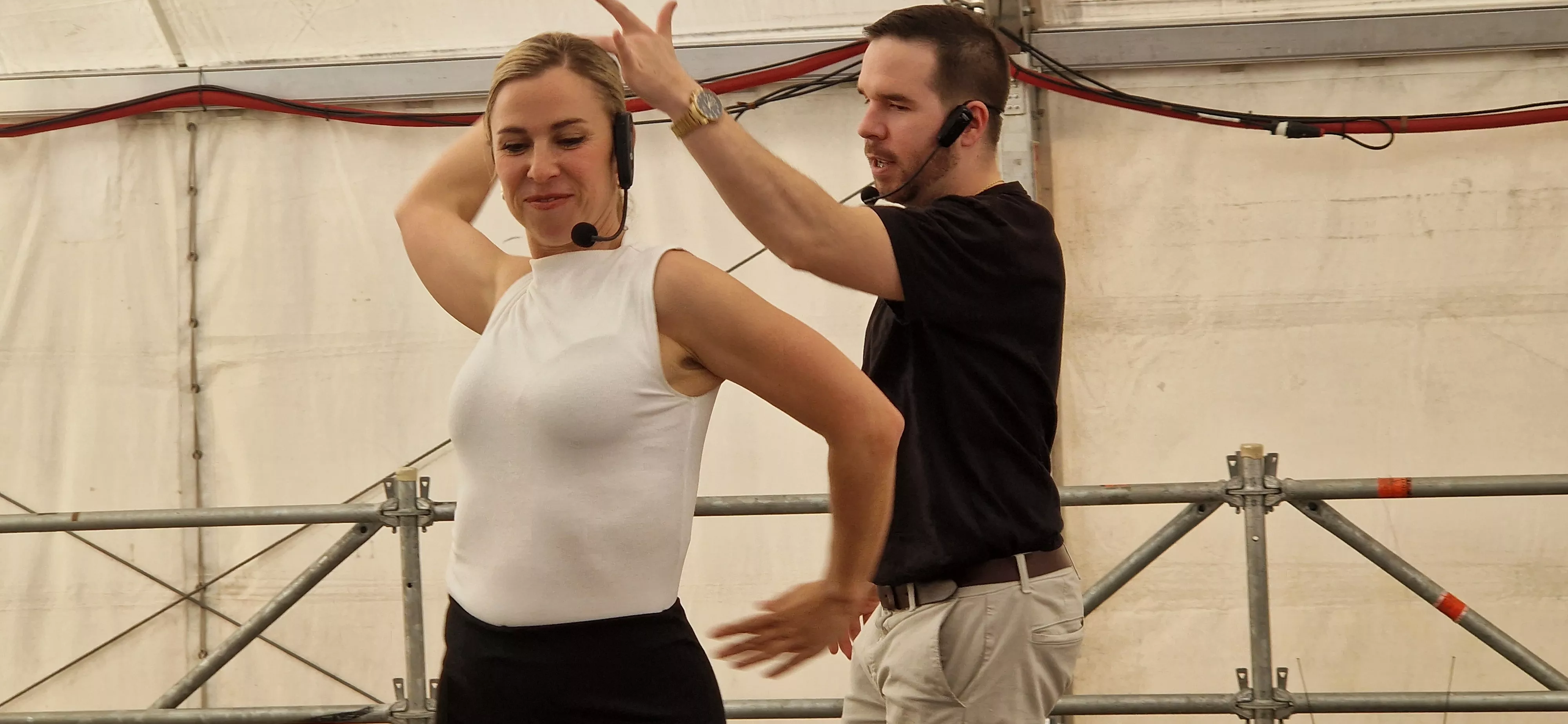 Bailes latinos en las Fiestas del Barrio de San Lorenzo. Foto Myriam Martínez