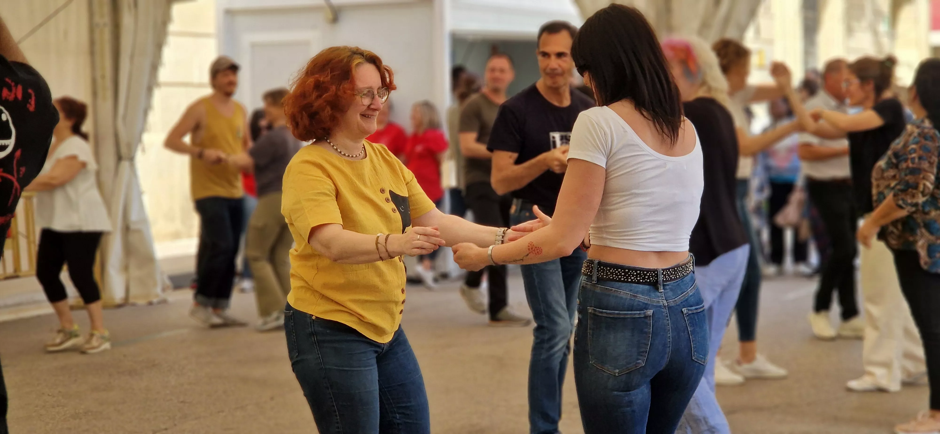 Bailes latinos en las Fiestas del Barrio de San Lorenzo. Foto Myriam Martínez