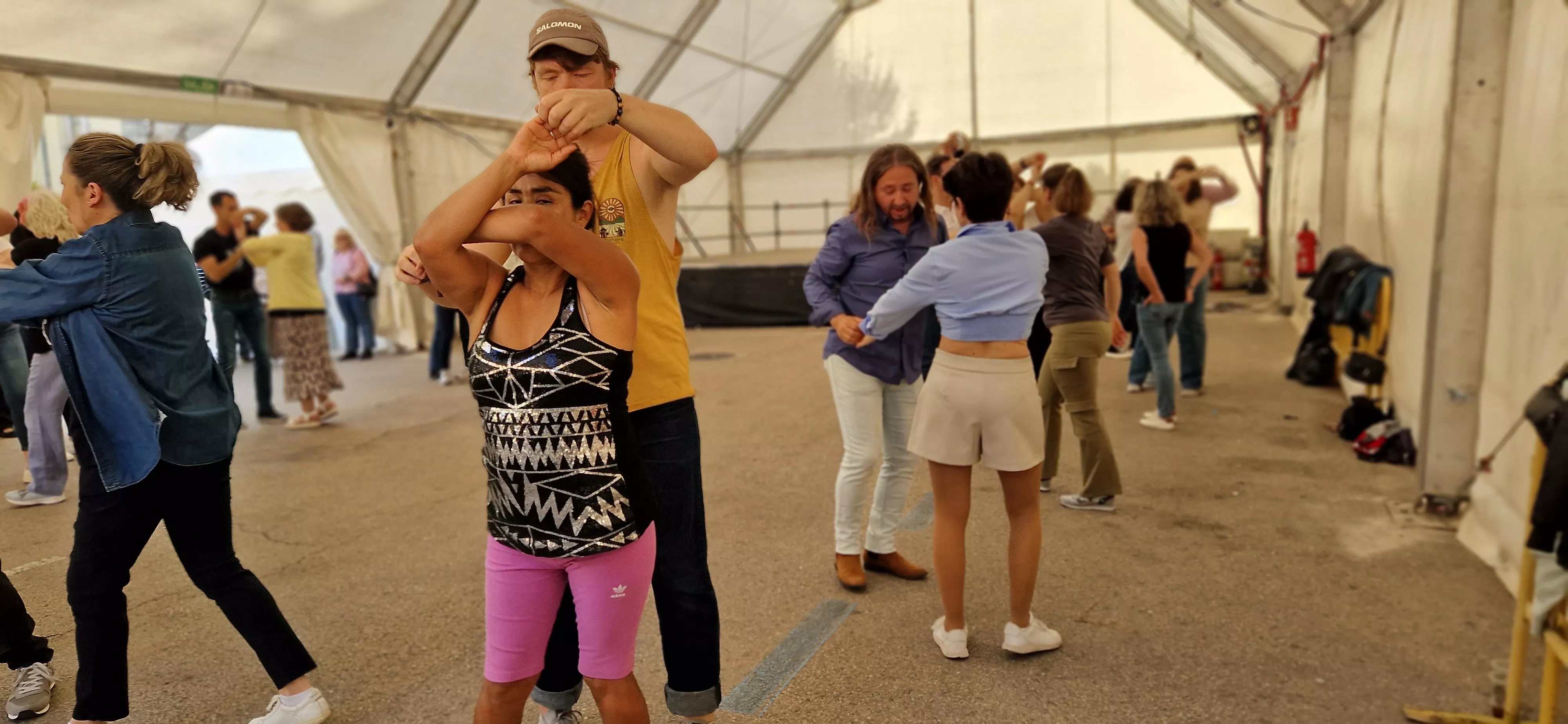 Bailes latinos en las Fiestas del Barrio de San Lorenzo. Foto Myriam Martínez