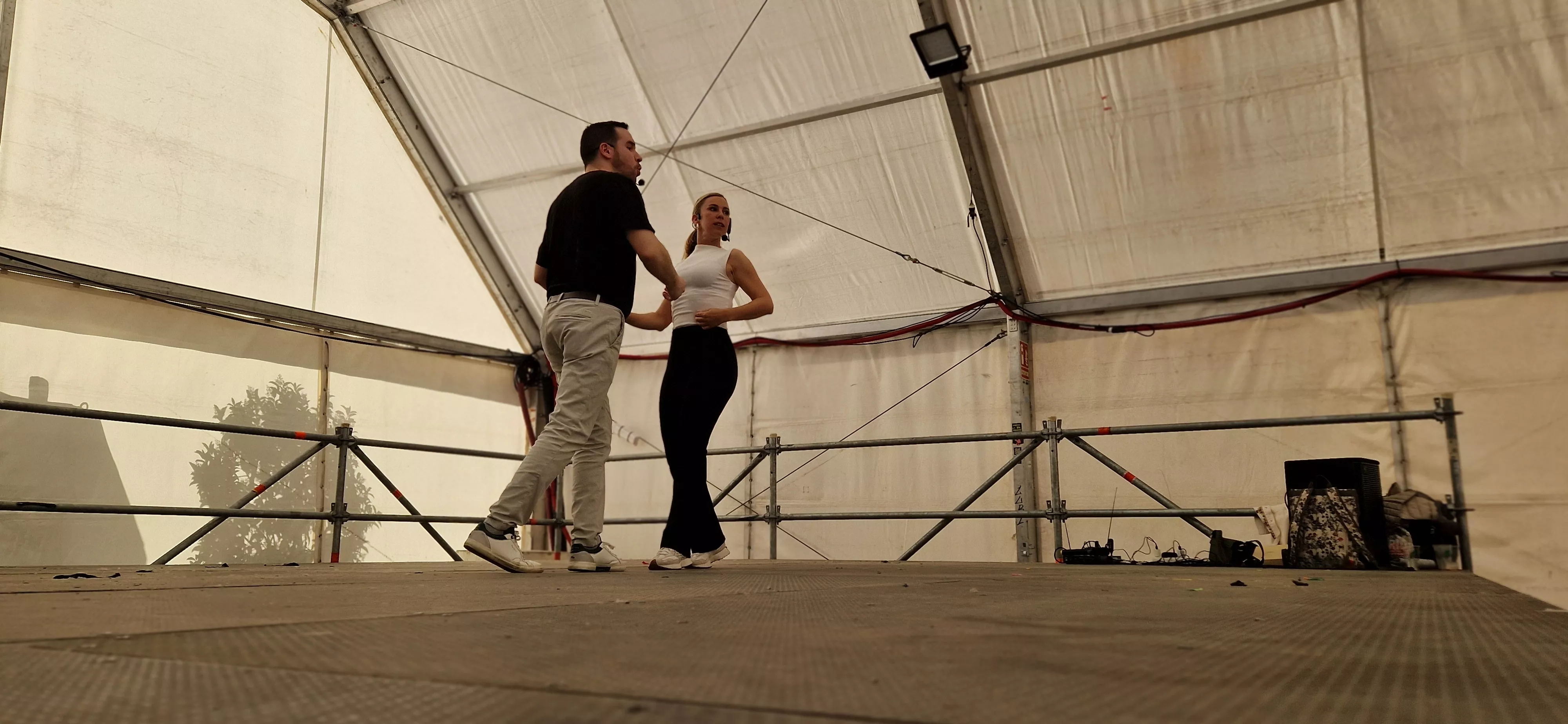 Bailes latinos en las Fiestas del Barrio de San Lorenzo. Foto Myriam Martínez