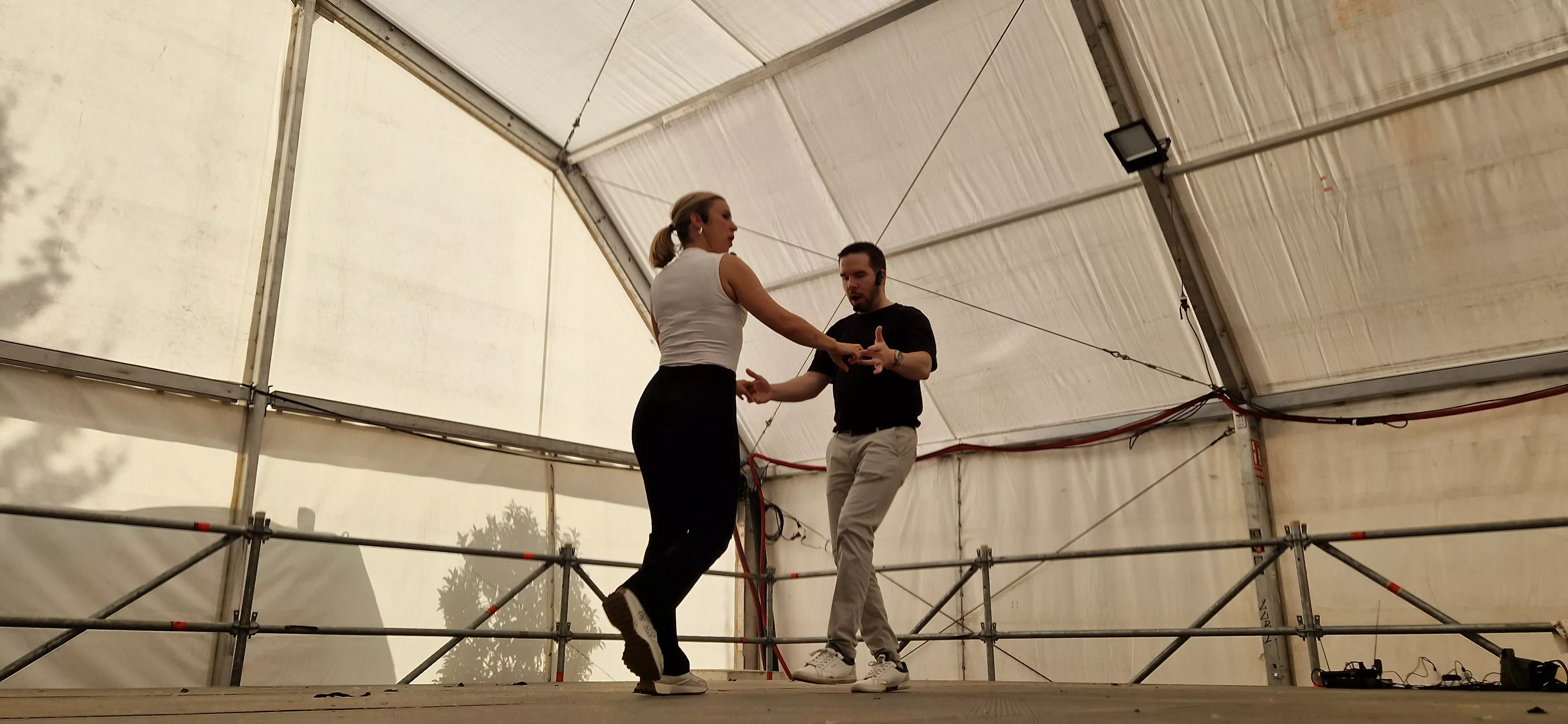 Bailes latinos en las Fiestas del Barrio de San Lorenzo. Foto Myriam Martínez