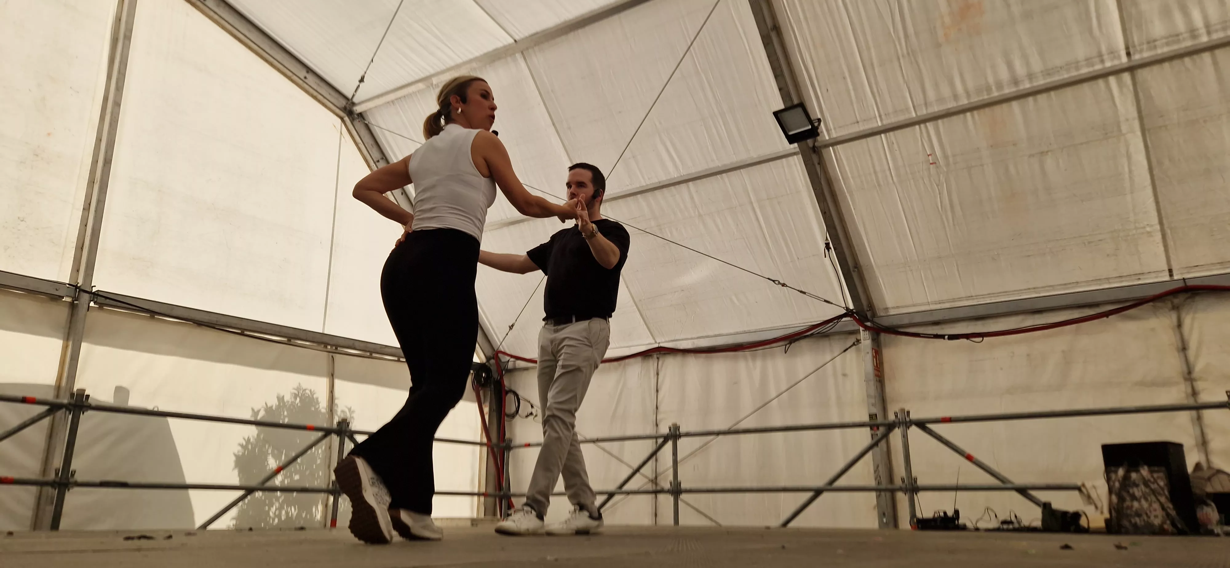 Bailes latinos en las Fiestas del Barrio de San Lorenzo. Foto Myriam Martínez