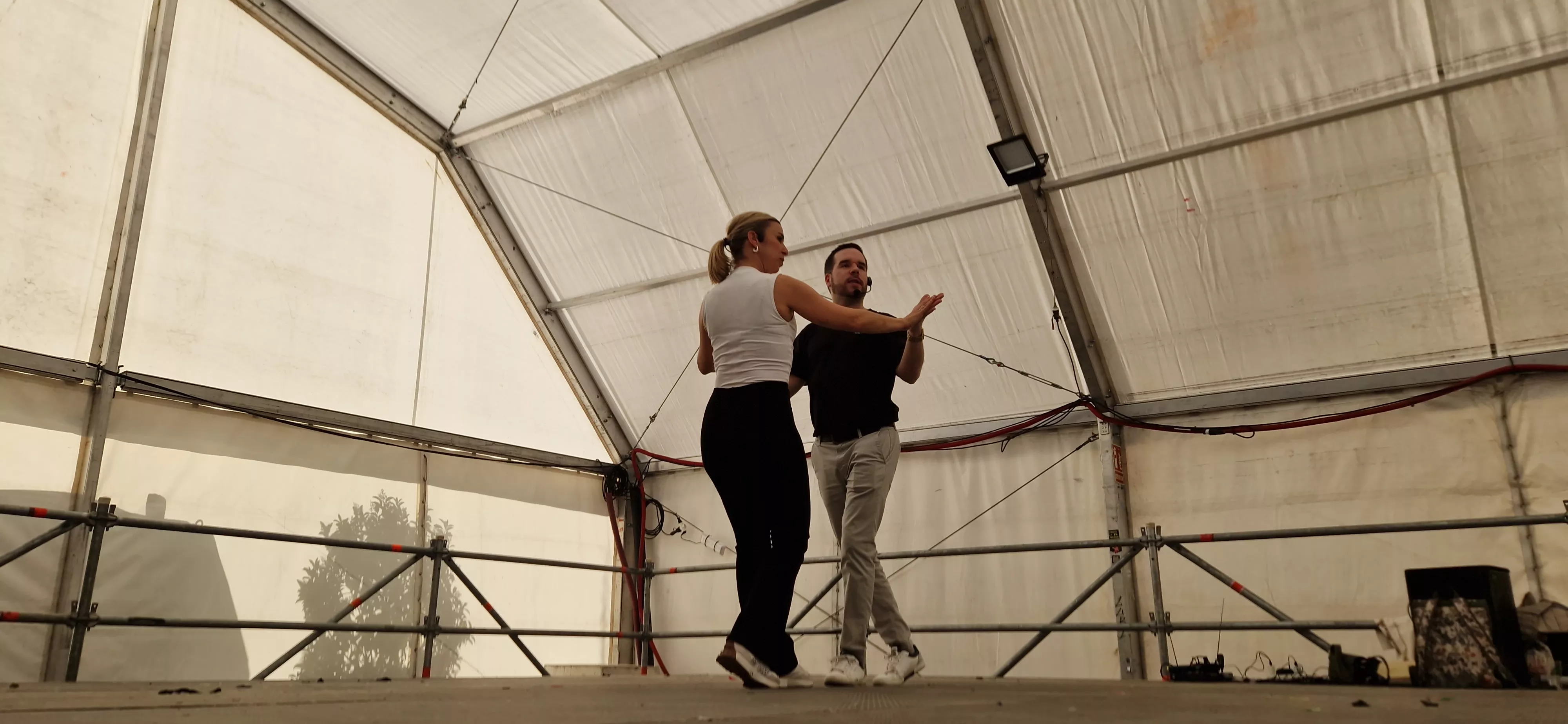 Bailes latinos en las Fiestas del Barrio de San Lorenzo. Foto Myriam Martínez