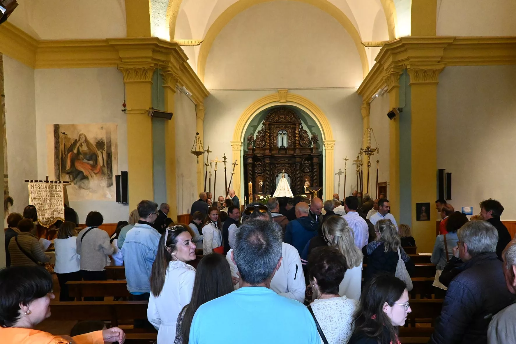 Romería del Viñedo con las 12 cruces de los pueblos. Foto Carlos Jalle
