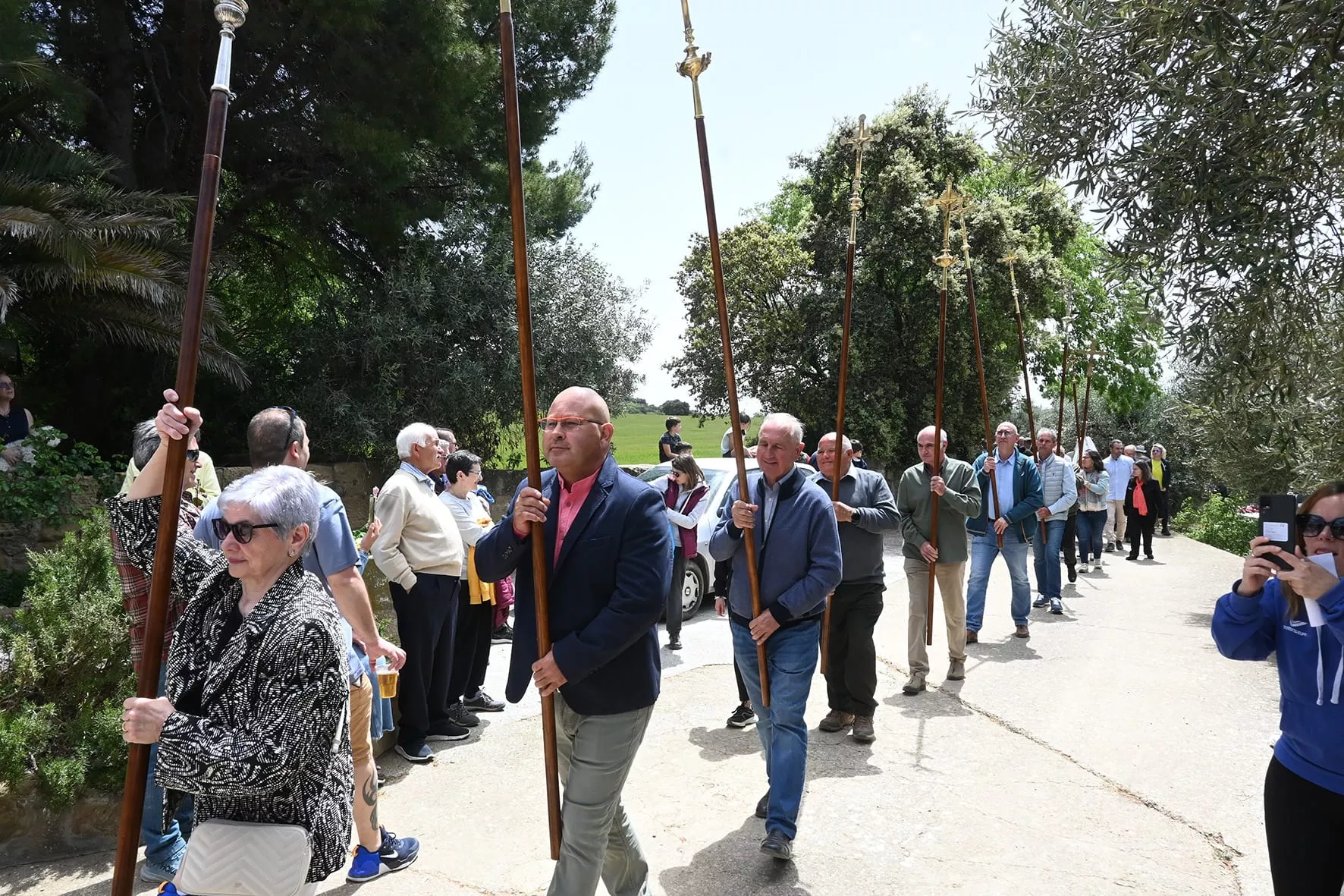 Romería del Viñedo con las 12 cruces de los pueblos. Foto Carlos Jalle