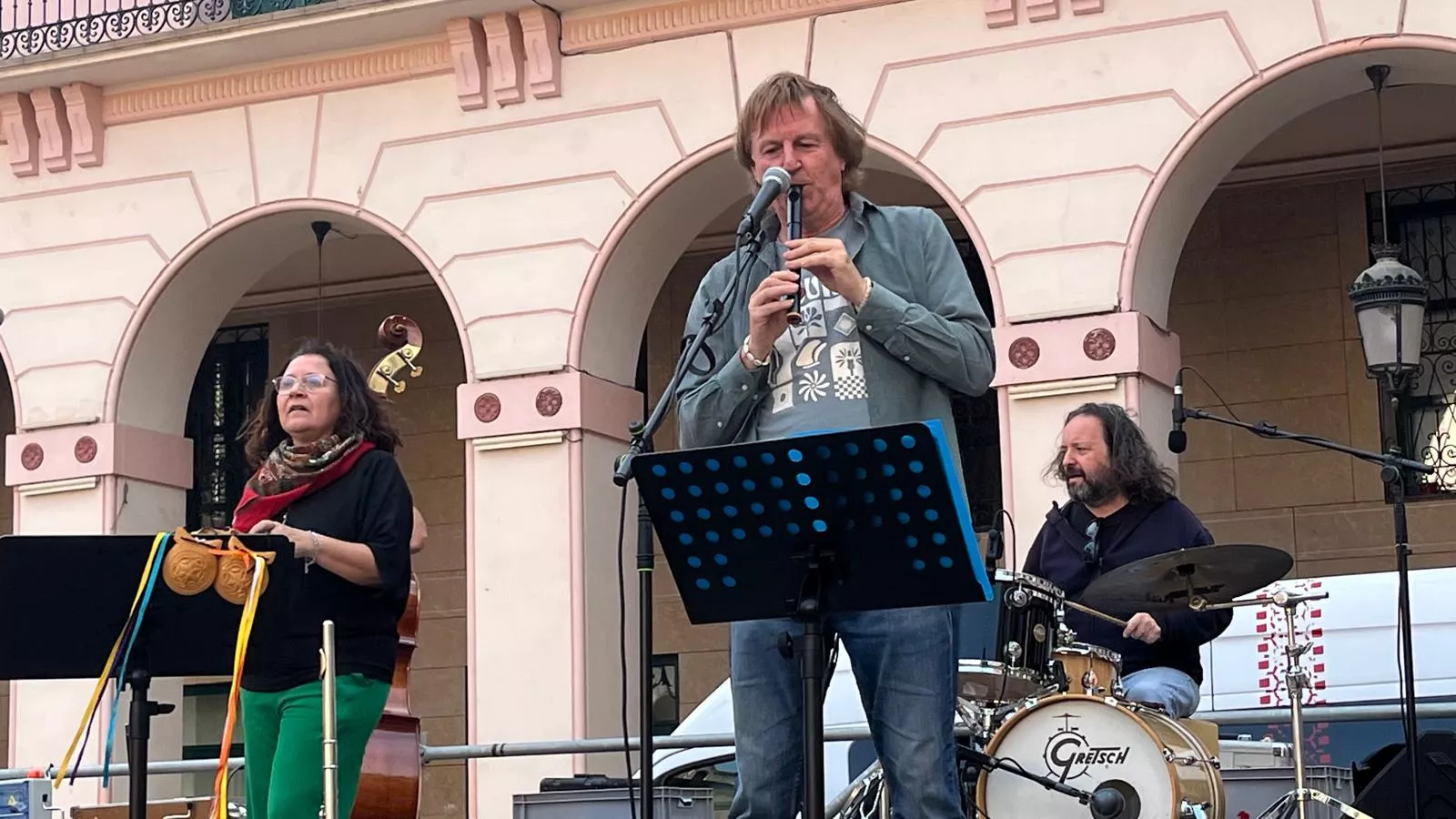 Concierto del grupo Biella Nuei en la plaza López Allué. Foto Mercedes Manterola