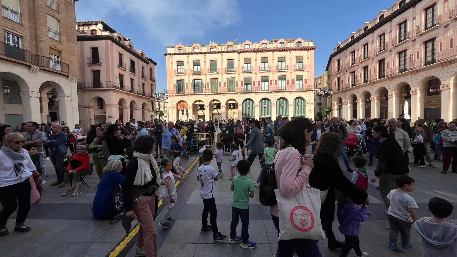 Concierto del grupo Biella Nuei en la plaza López Allué. Foto Mercedes Manterola