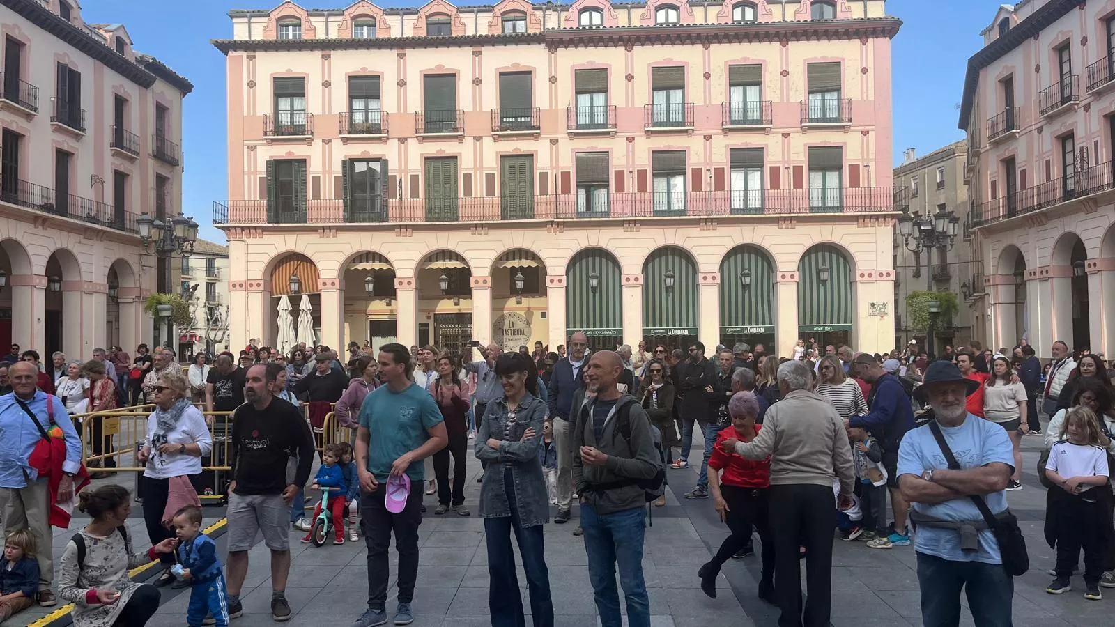 Concierto del grupo Biella Nuei en la plaza López Allué. Foto Mercedes Manterola
