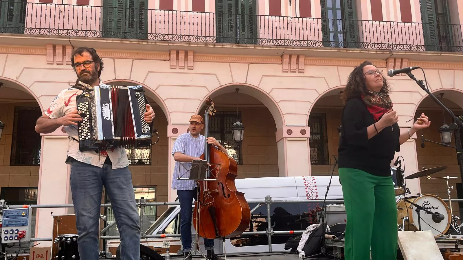 Concierto del grupo Biella Nuei en la plaza López Allué. Foto Mercedes Manterola