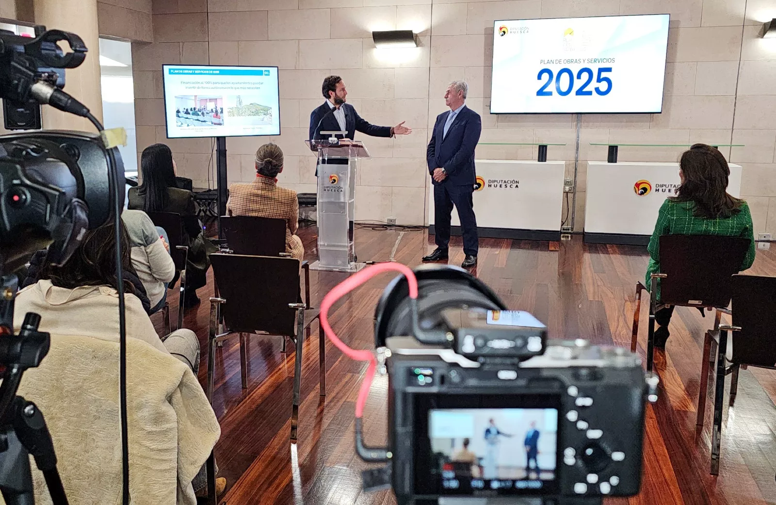 Isaac Claver y Álvaro Bescós en la presentación del Plan de Obras y Servicios (POS)