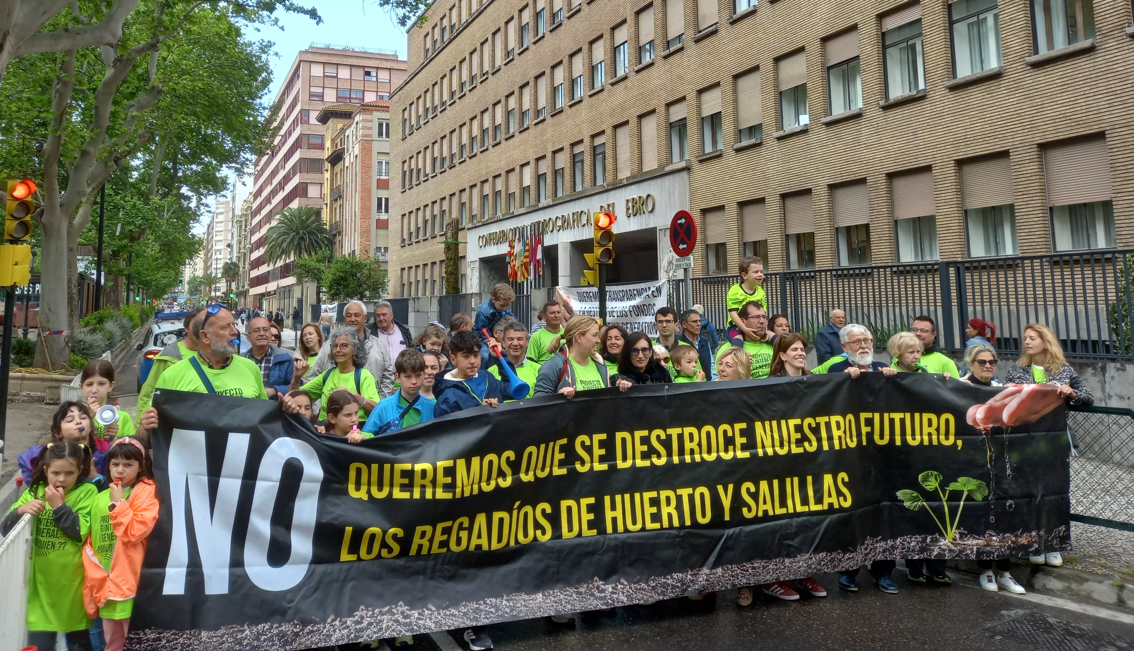 Vecinos de Salillas y de Huerto llevan sus protestas a la CHE.