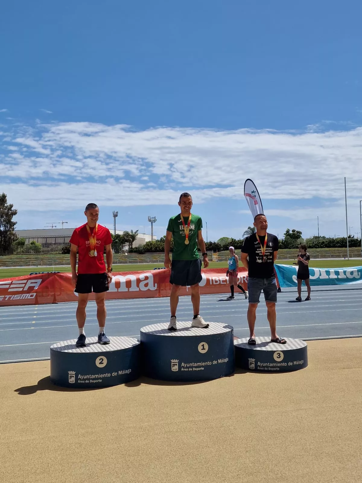 Alberto Puyuelo, en el podio M-35, campeón