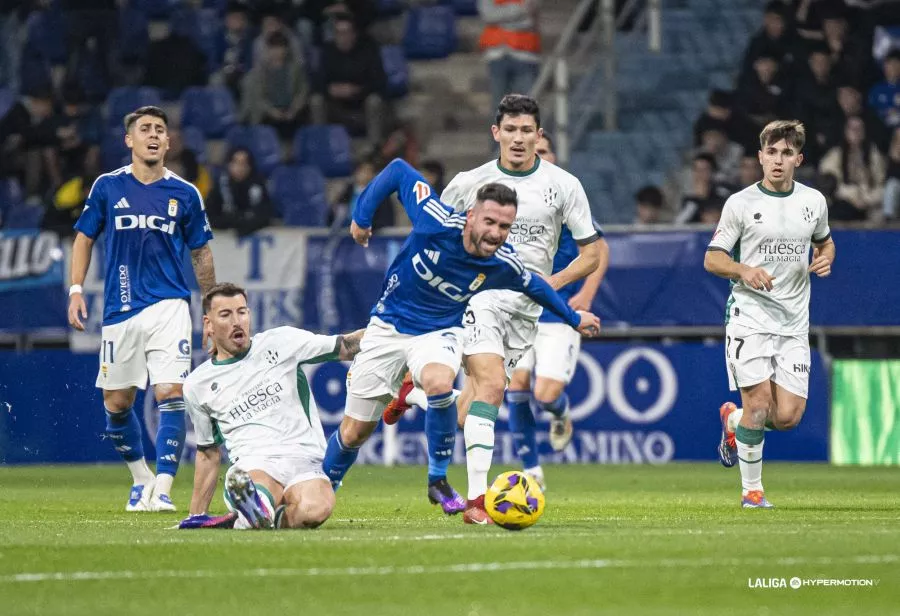 Remate del segundo gol de Sergi Enrich en Oviedo