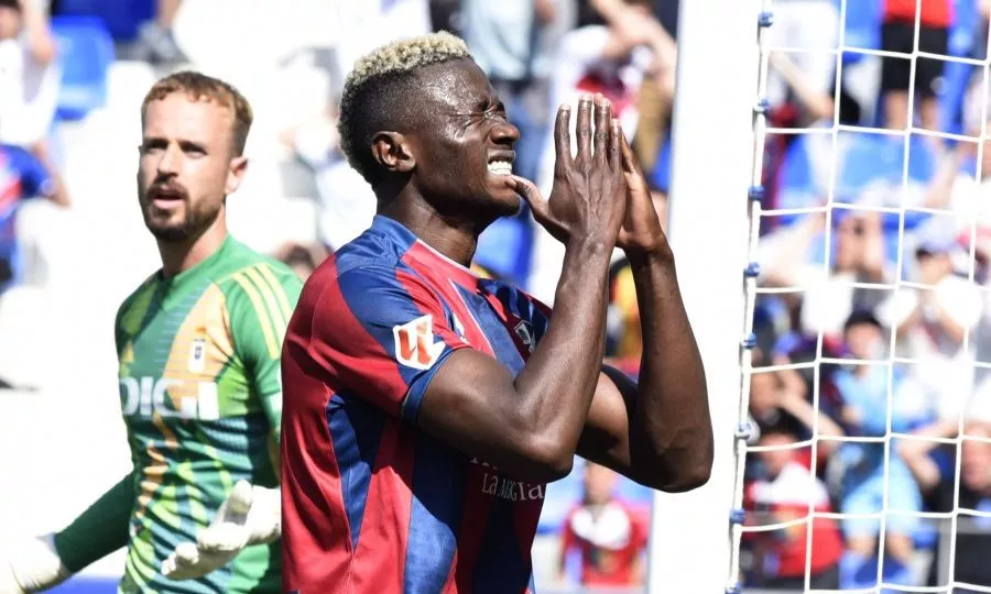 Soko se lamenta tras una ocasión fallada en el partido ante el Real Oviedo. Foto: LaLiga