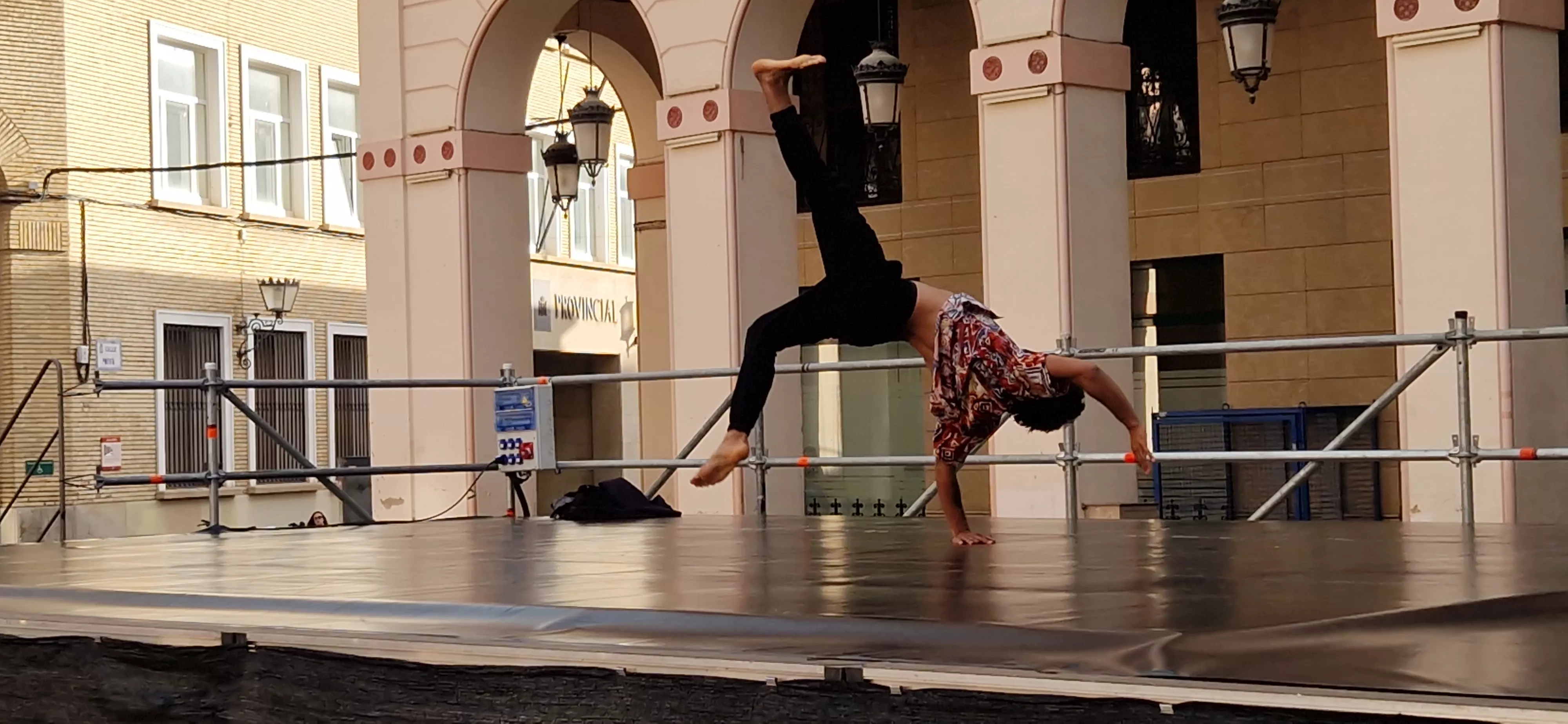 “Disculpa si te presento como que no te conozco”. Foto Myriam Martínez