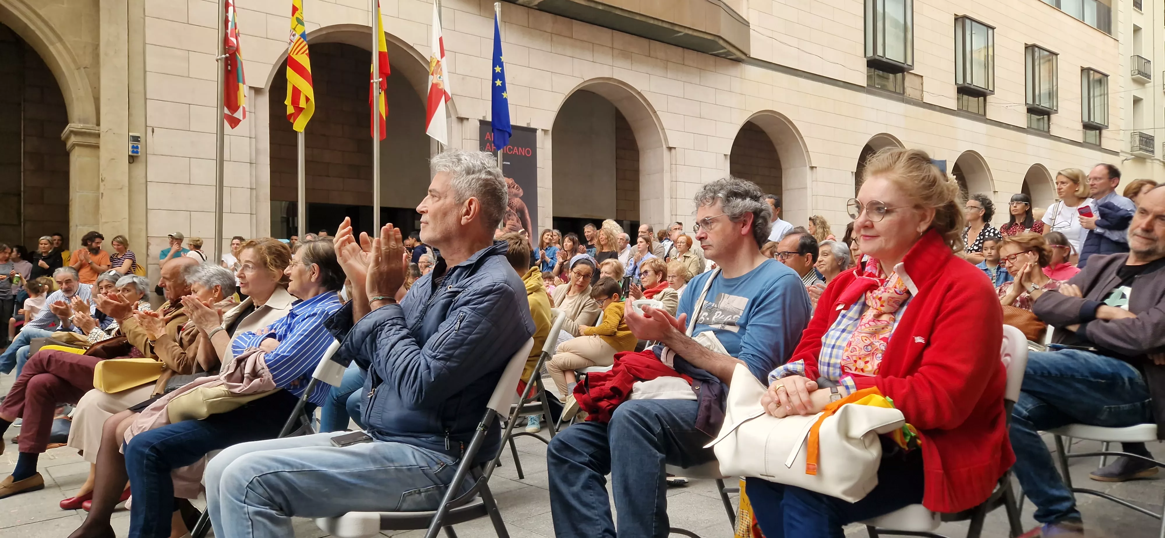Público asistente a los espectáculos de los Porches de Galicia. Foto Myriam Martínez