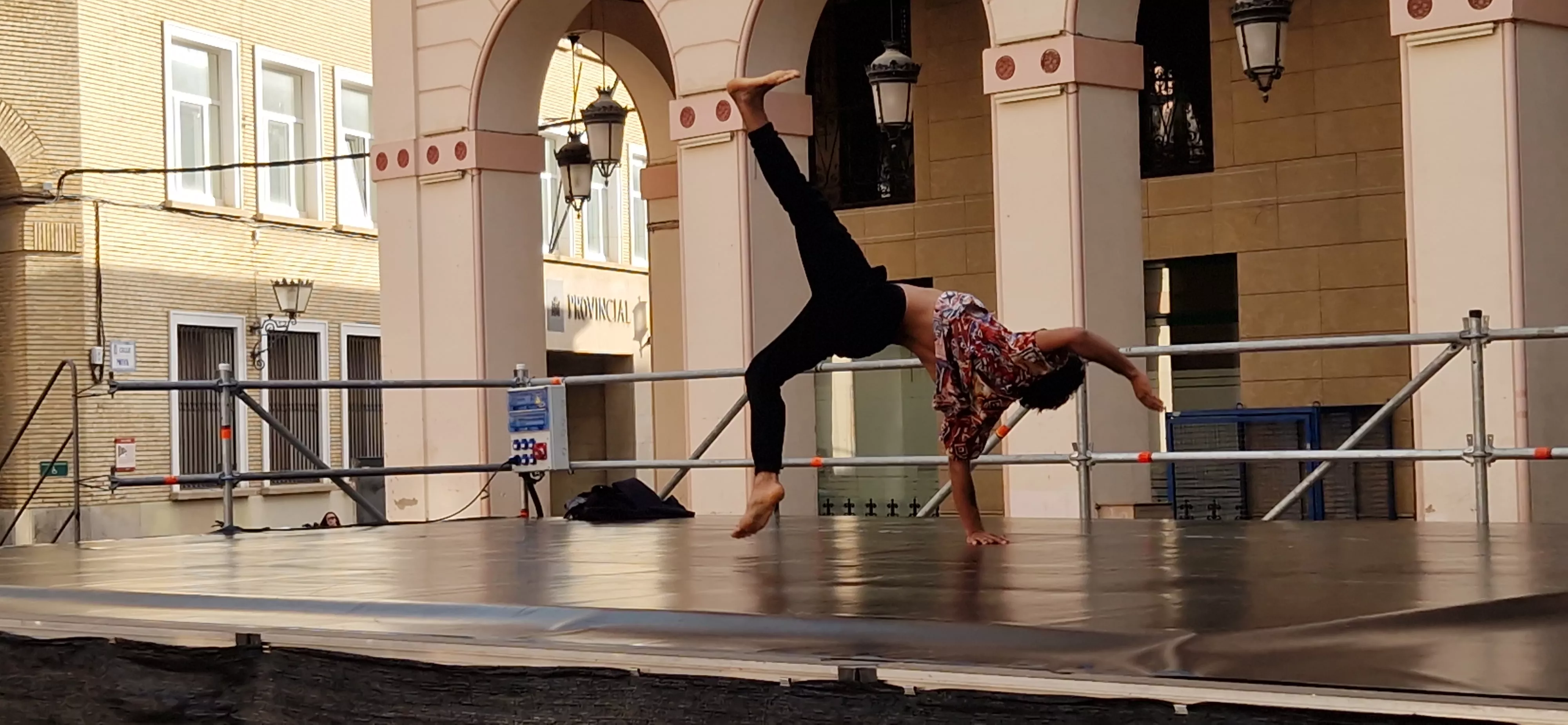 “Disculpa si te presento como que no te conozco”. Foto Myriam Martínez