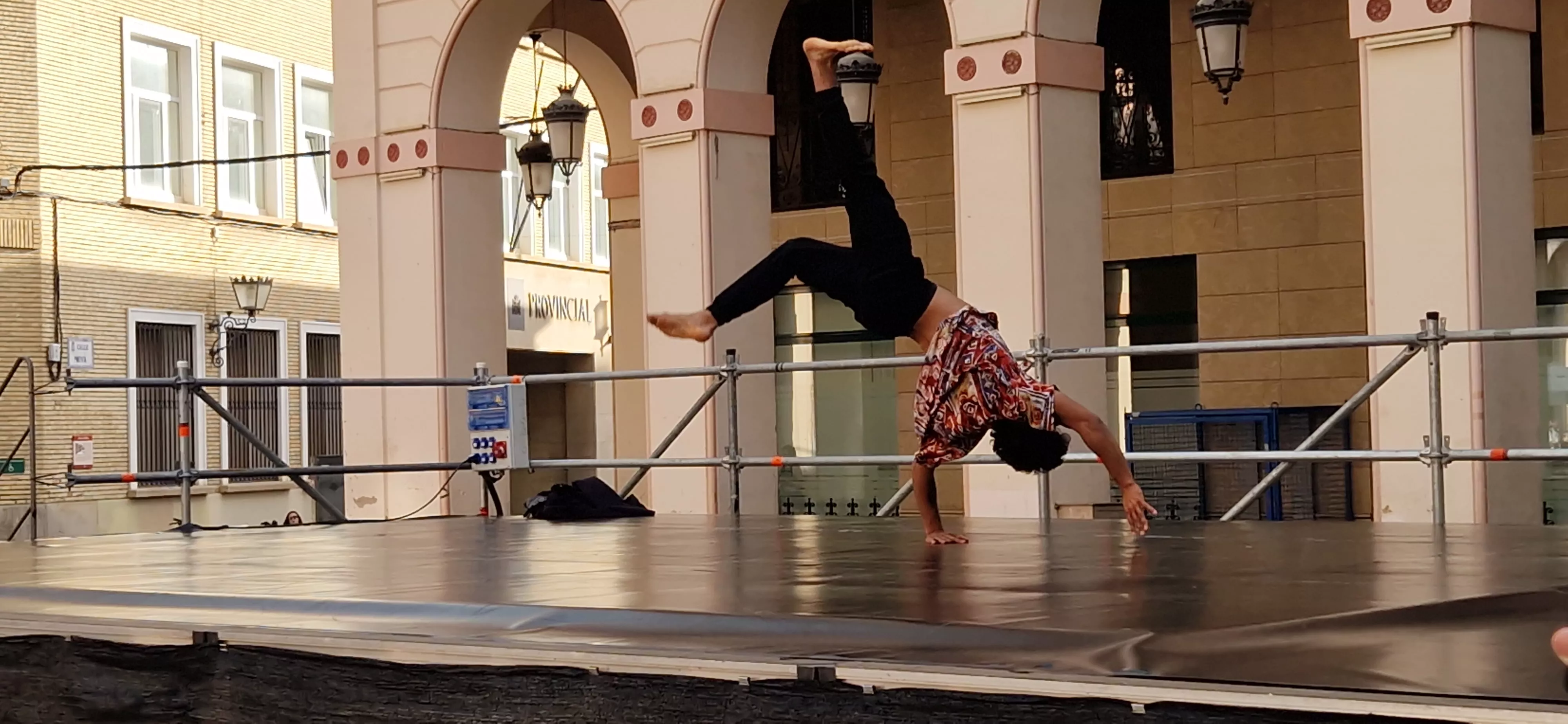 “Disculpa si te presento como que no te conozco”. Foto Myriam Martínez