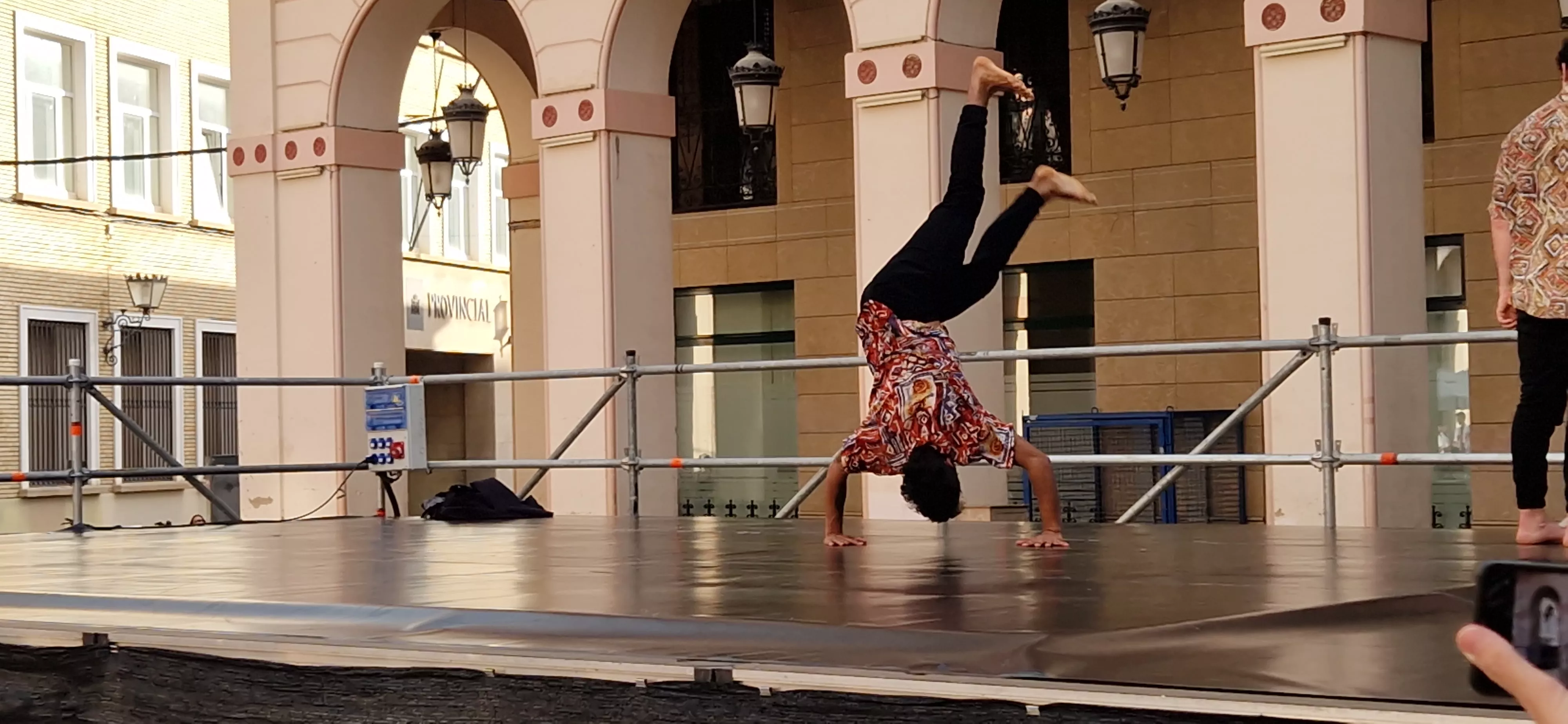 “Disculpa si te presento como que no te conozco”. Foto Myriam Martínez