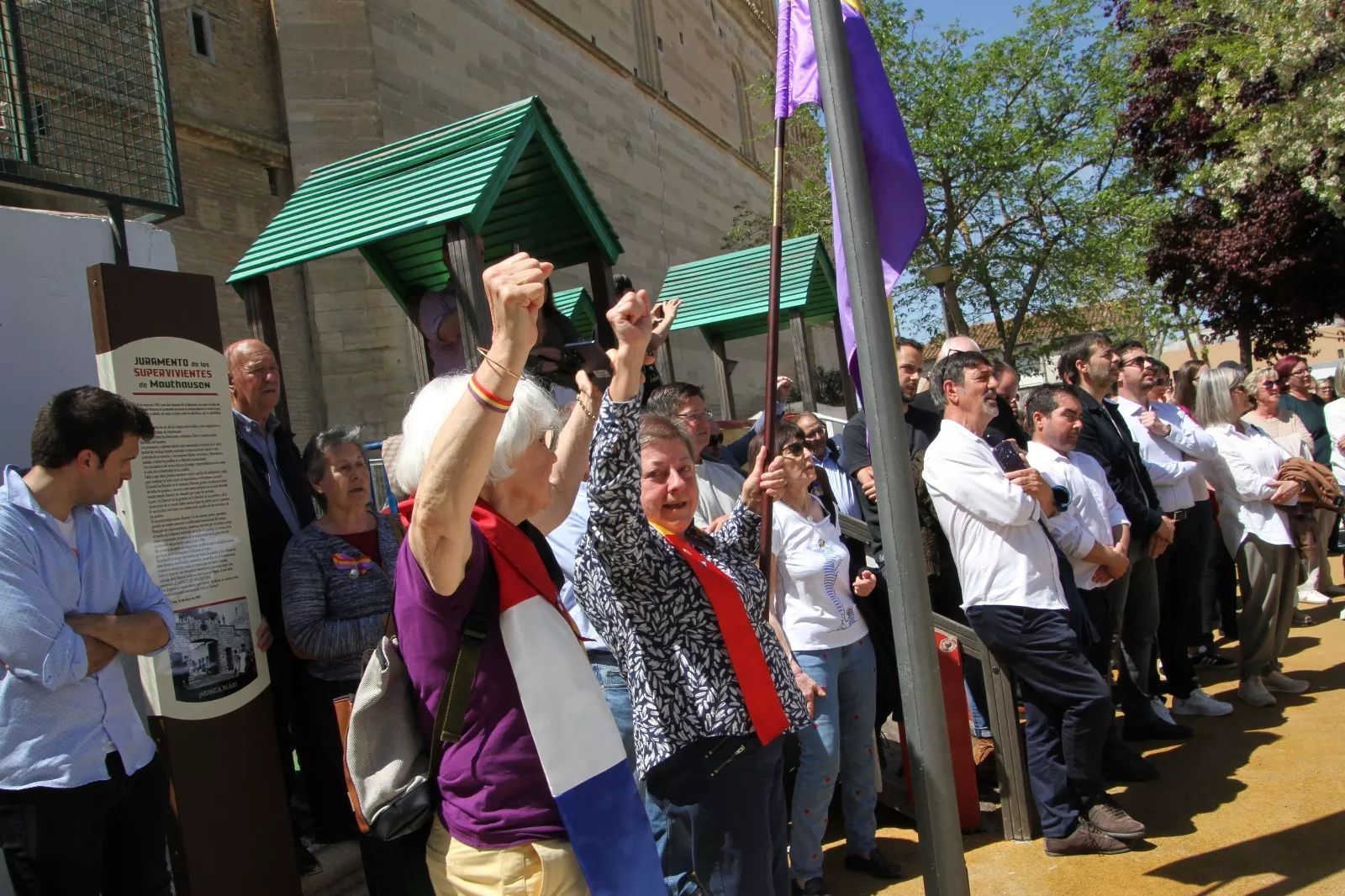 Homenaje en Leciñena a sus once vecinos deportados en campos de concentración nazis. Foto Carlos Neofato