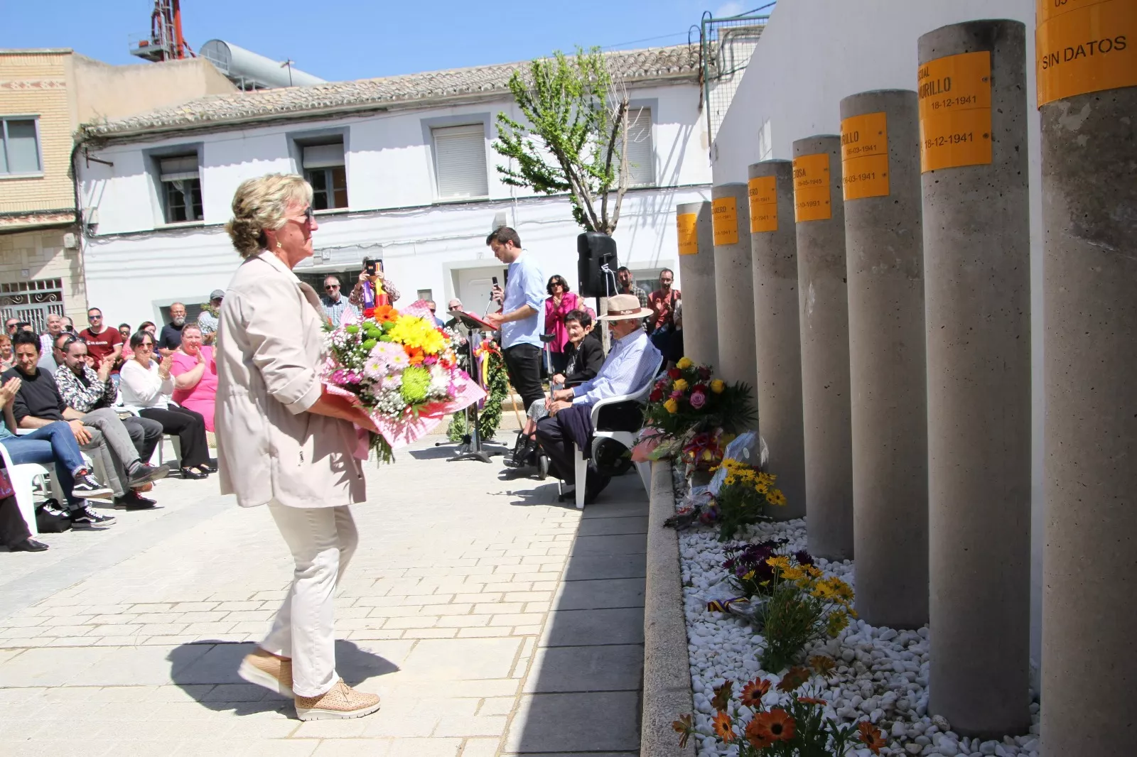 Homenaje en Leciñena a sus once vecinos deportados en campos de concentración nazis. Foto Carlos Neofato