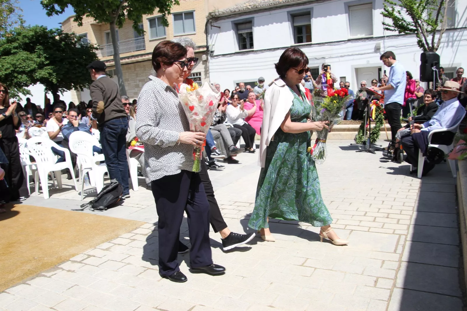 Homenaje en Leciñena a sus once vecinos deportados en campos de concentración nazis. Foto Carlos Neofato