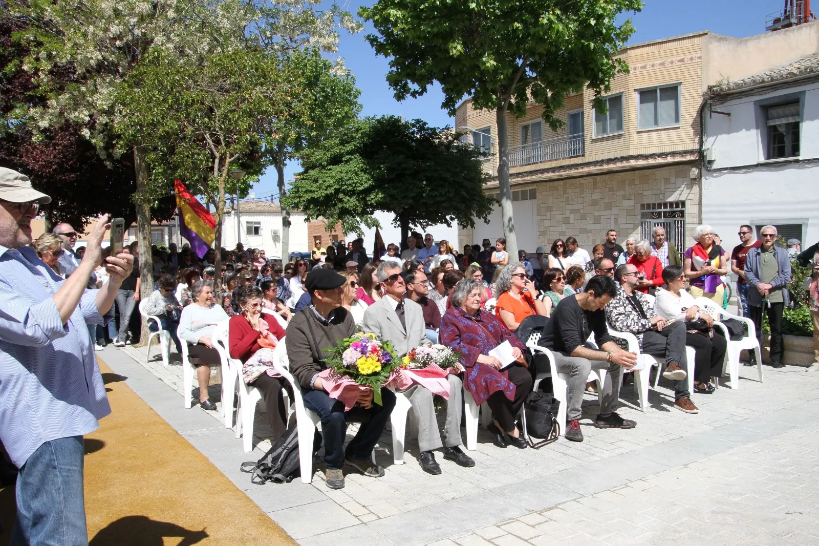 Homenaje en Leciñena a sus once vecinos deportados en campos de concentración nazis. Foto Carlos Neofato
