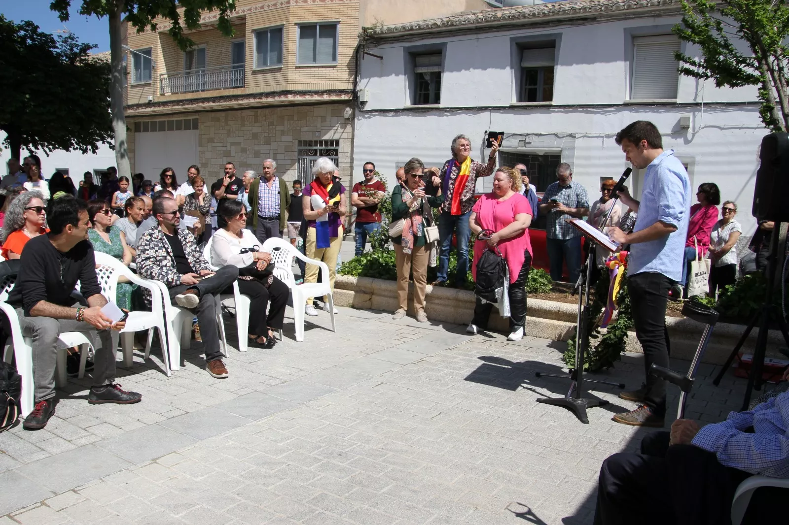 Homenaje en Leciñena a sus once vecinos deportados en campos de concentración nazis. Foto Carlos Neofato