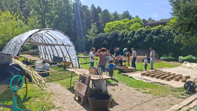Actividades con los nabateros en el huerto escolar de Aínsa. Actividades con los nabateros en el huerto escolar de Aínsa.