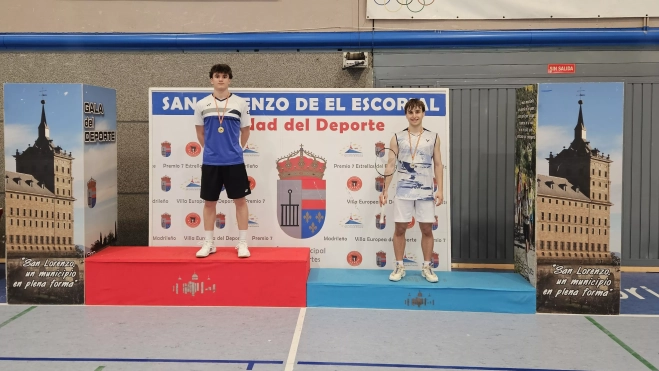 Bergua (derecha), en el podio del torneo madrileño Bergua (derecha), en el podio del torneo madrileño