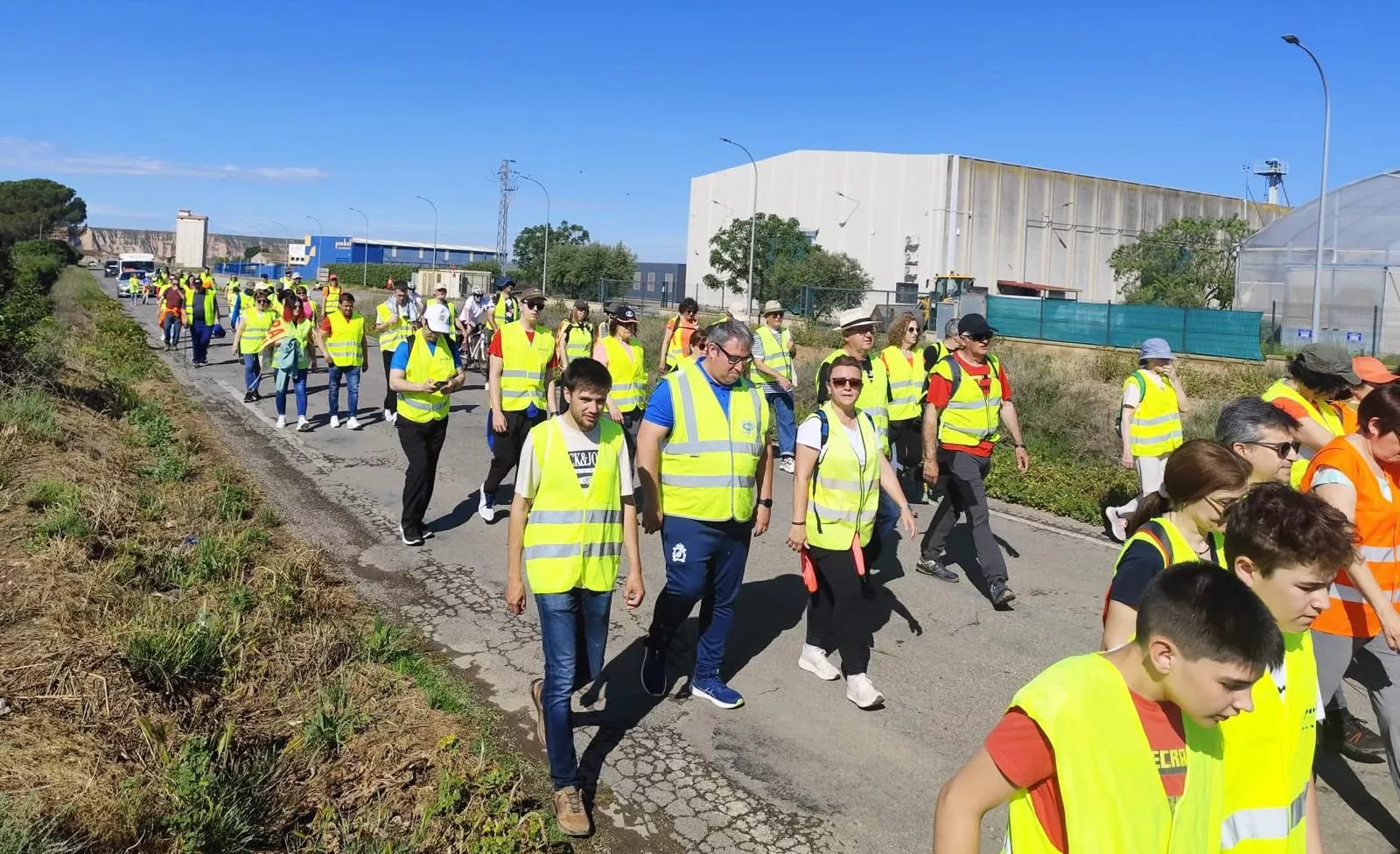 Andada Popular por una Carretera A-1239 Albalate de Cinca-Esplús segura