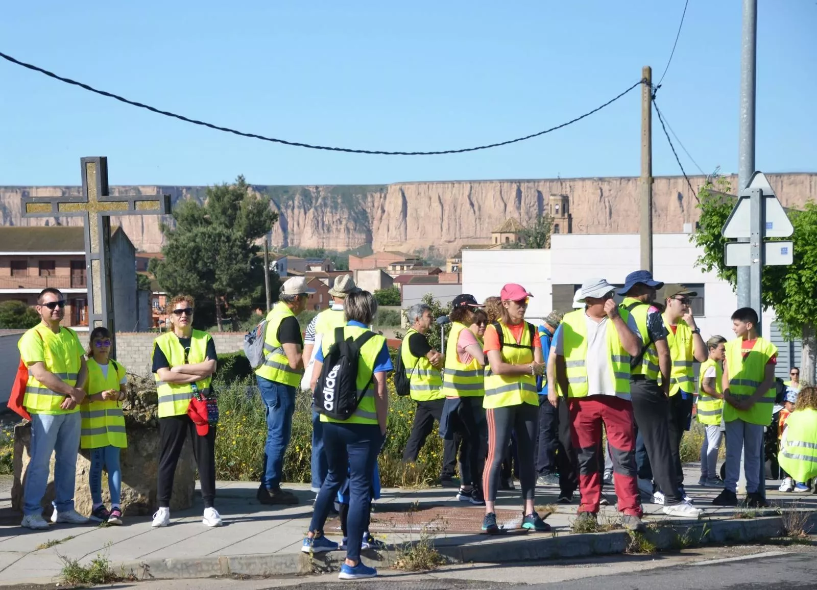 Andada Popular por una Carretera A-1239 Albalate de Cinca-Esplús segura