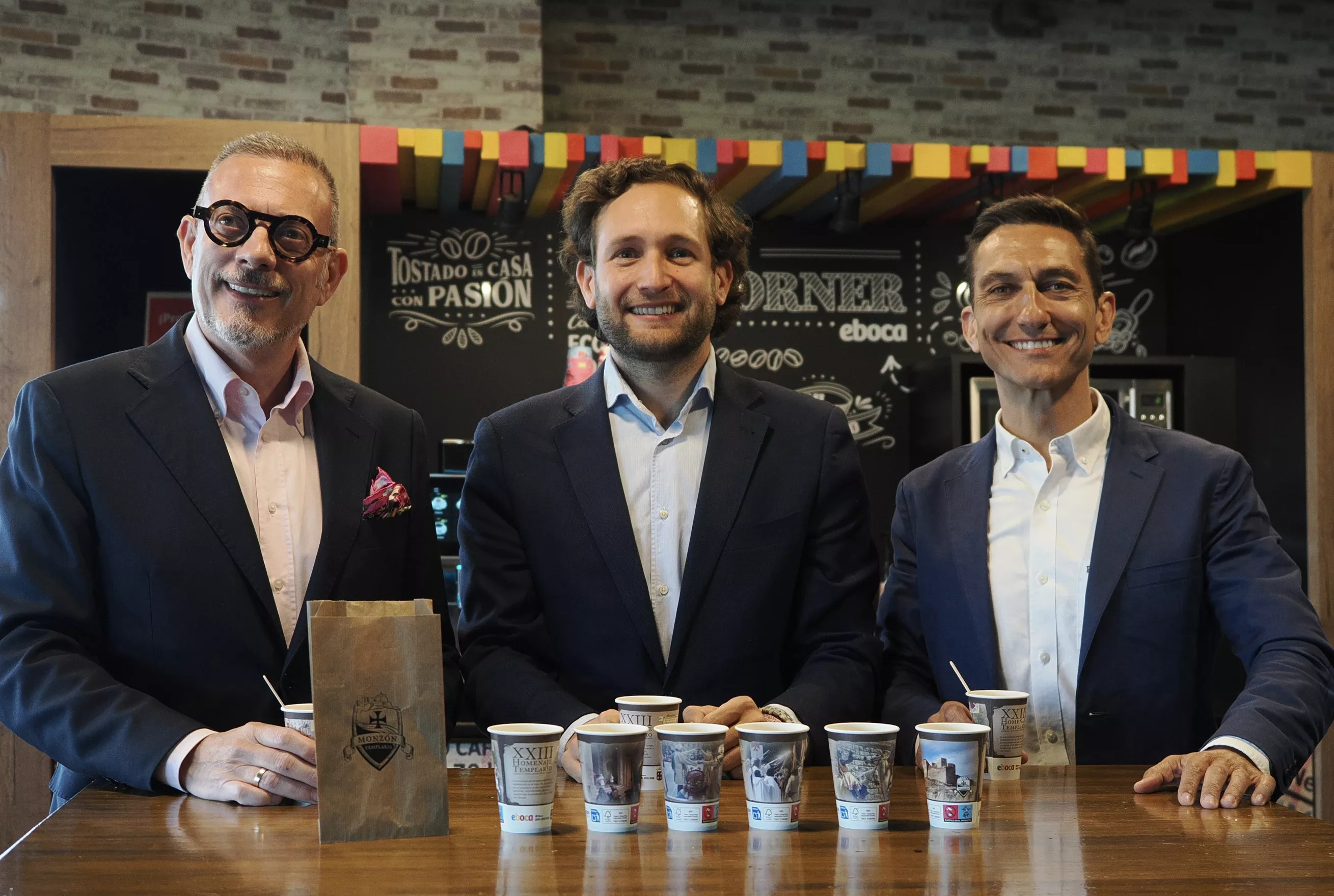 Eboca y el Ayuntamiento lanzan una colección de vasos para difundir la leyenda templaria de Monzón.