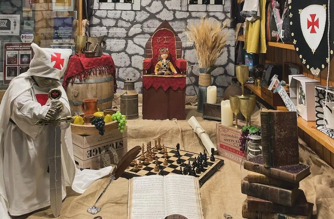 Abierto el concurso de escaparates del Homenaje Templario de Monzón.