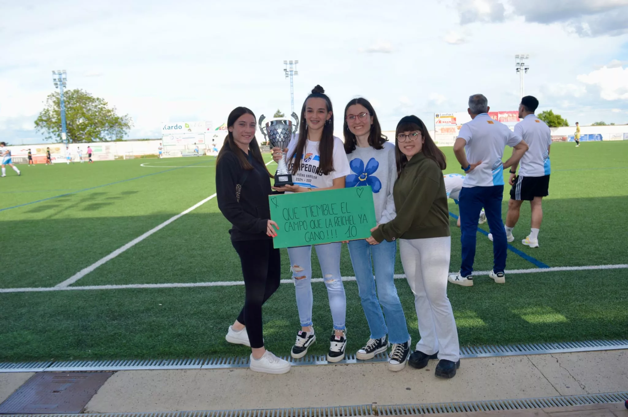 Imágenes de la celebración del título del Peñas Sariñena femenino. Foto: Rebeca Batanás