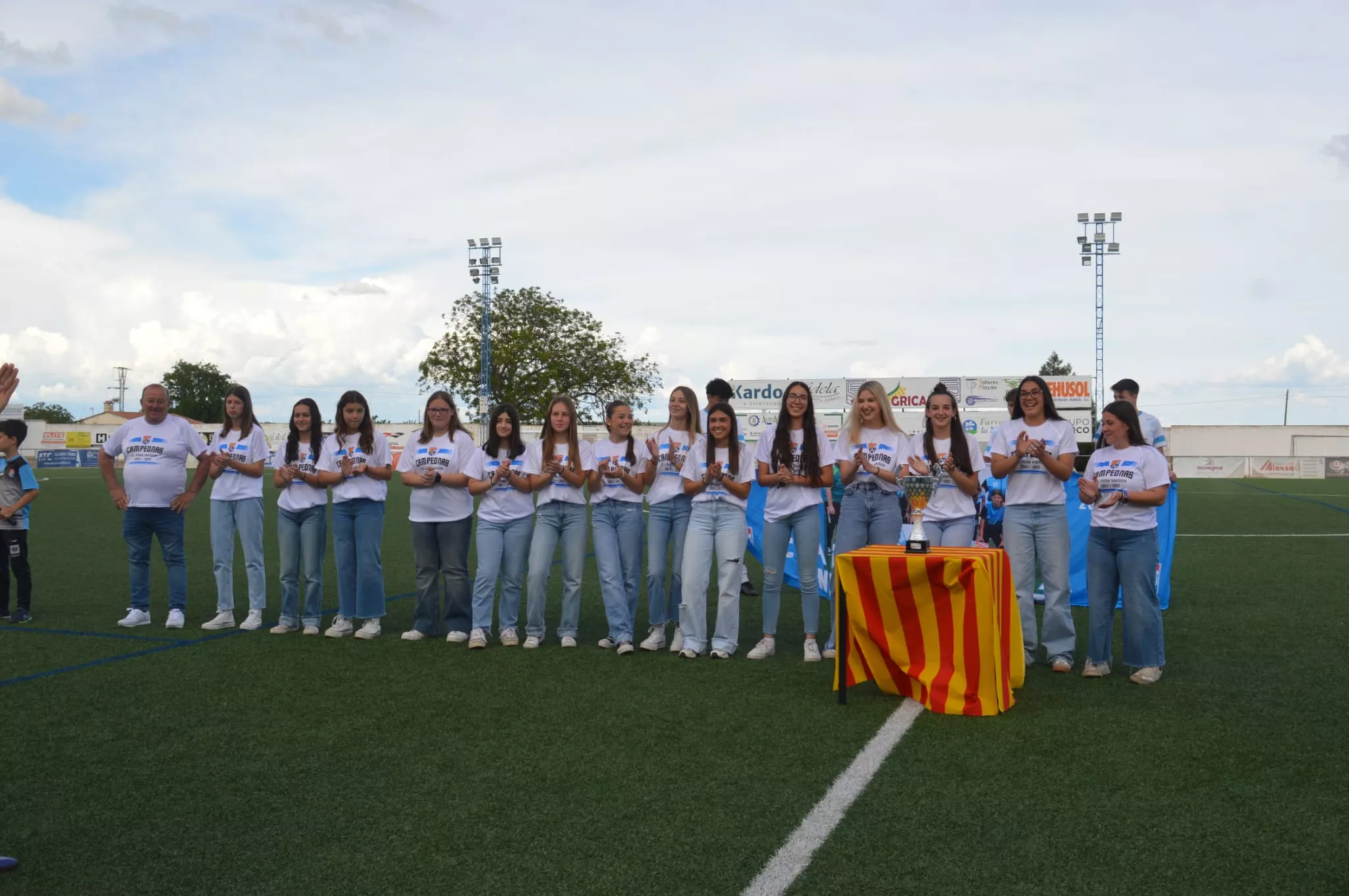 Imágenes de la celebración del título del Peñas Sariñena femenino. Foto: Rebeca Batanás