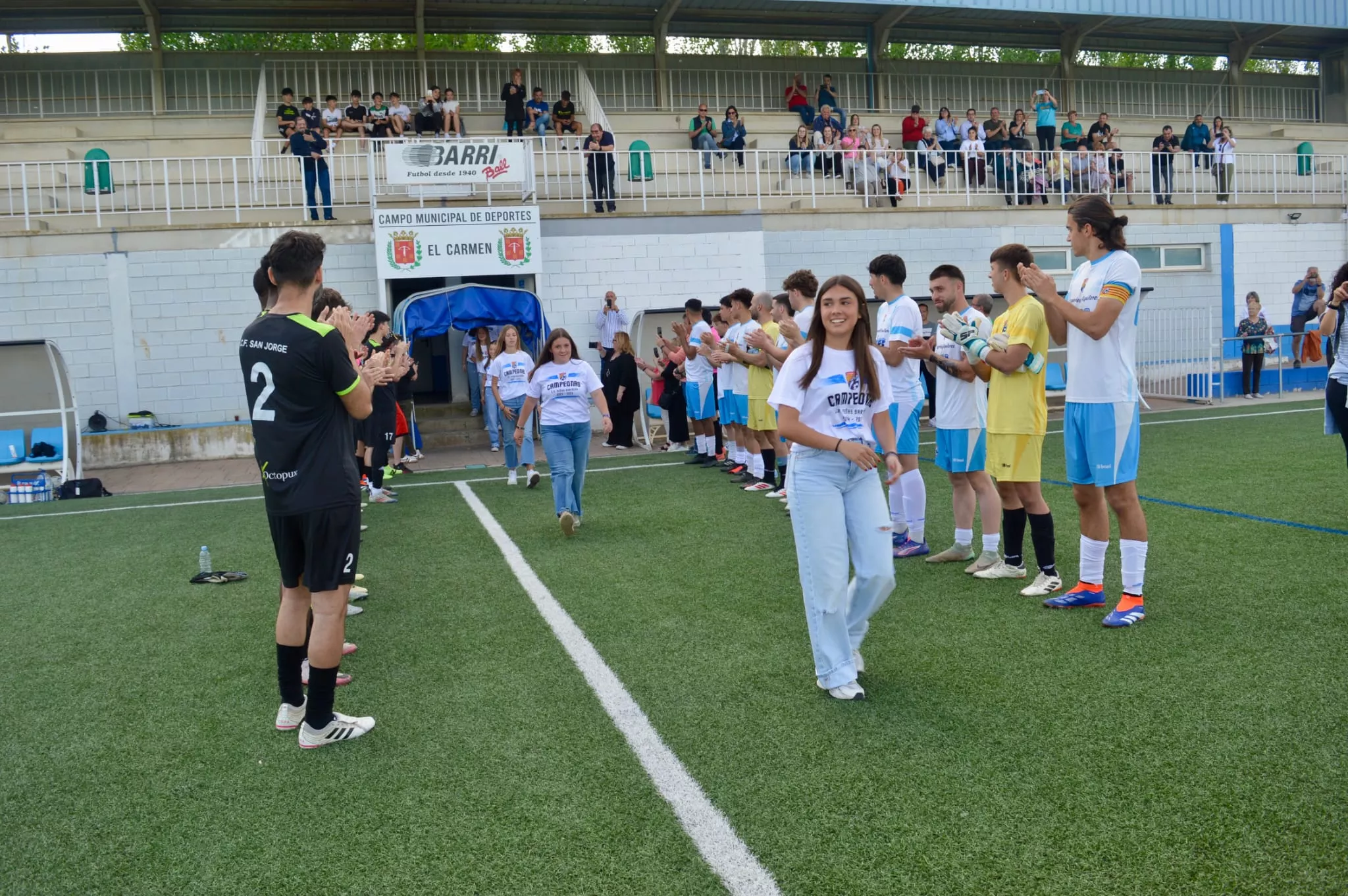 Imágenes de la celebración del título del Peñas Sariñena femenino. Foto: Rebeca Batanás