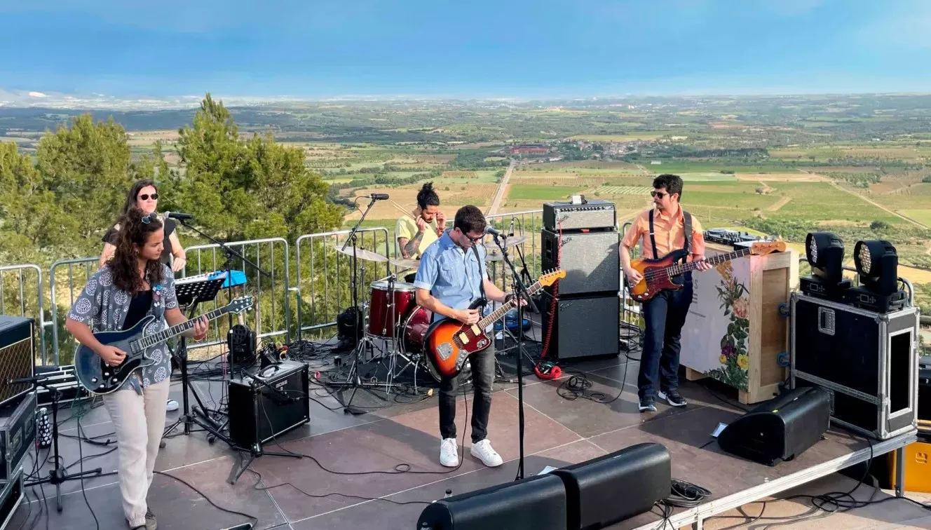 Una actuación de una previa del Polifonik en Salas Altas en 2023