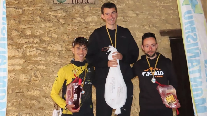 Álvaro Osanz en el podio. Álvaro Osanz en el podio.