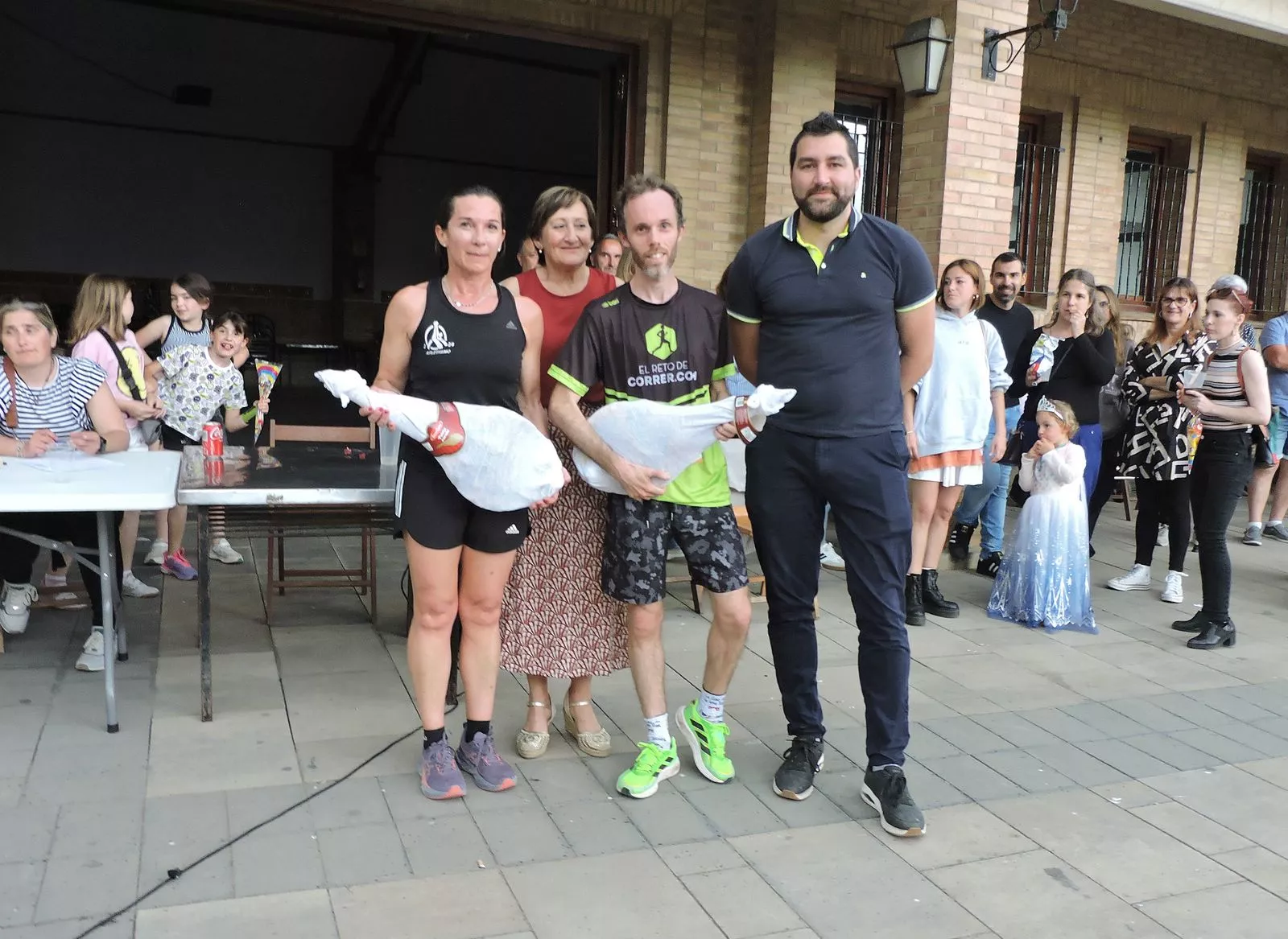 Ani Buero y Javier Castells con el jamón