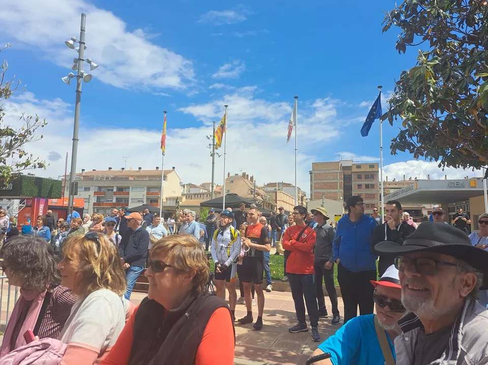 Imágenes de la salida de la tercera etapa de la Vuelta Femenina en Barbastro. Foto: Ayto. Barbastro
