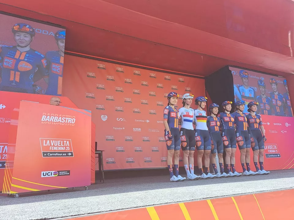 Imágenes de la salida de la tercera etapa de la Vuelta Femenina en Barbastro. Foto: Ayto. Barbastro