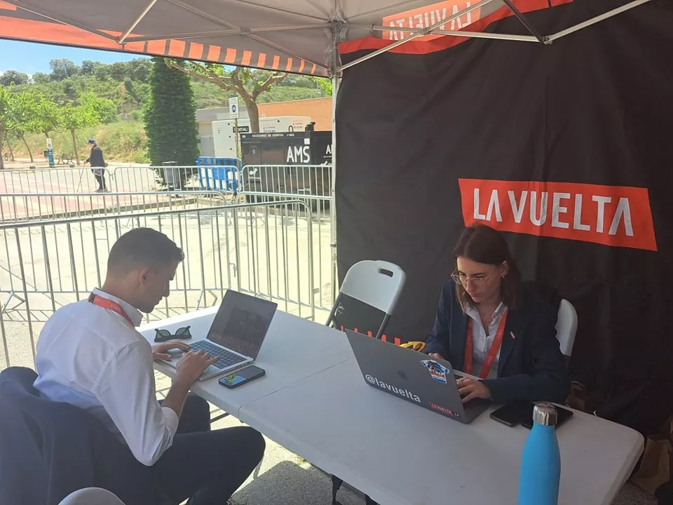 Imágenes de la salida de la tercera etapa de la Vuelta Femenina en Barbastro. Foto: Ayto. Barbastro