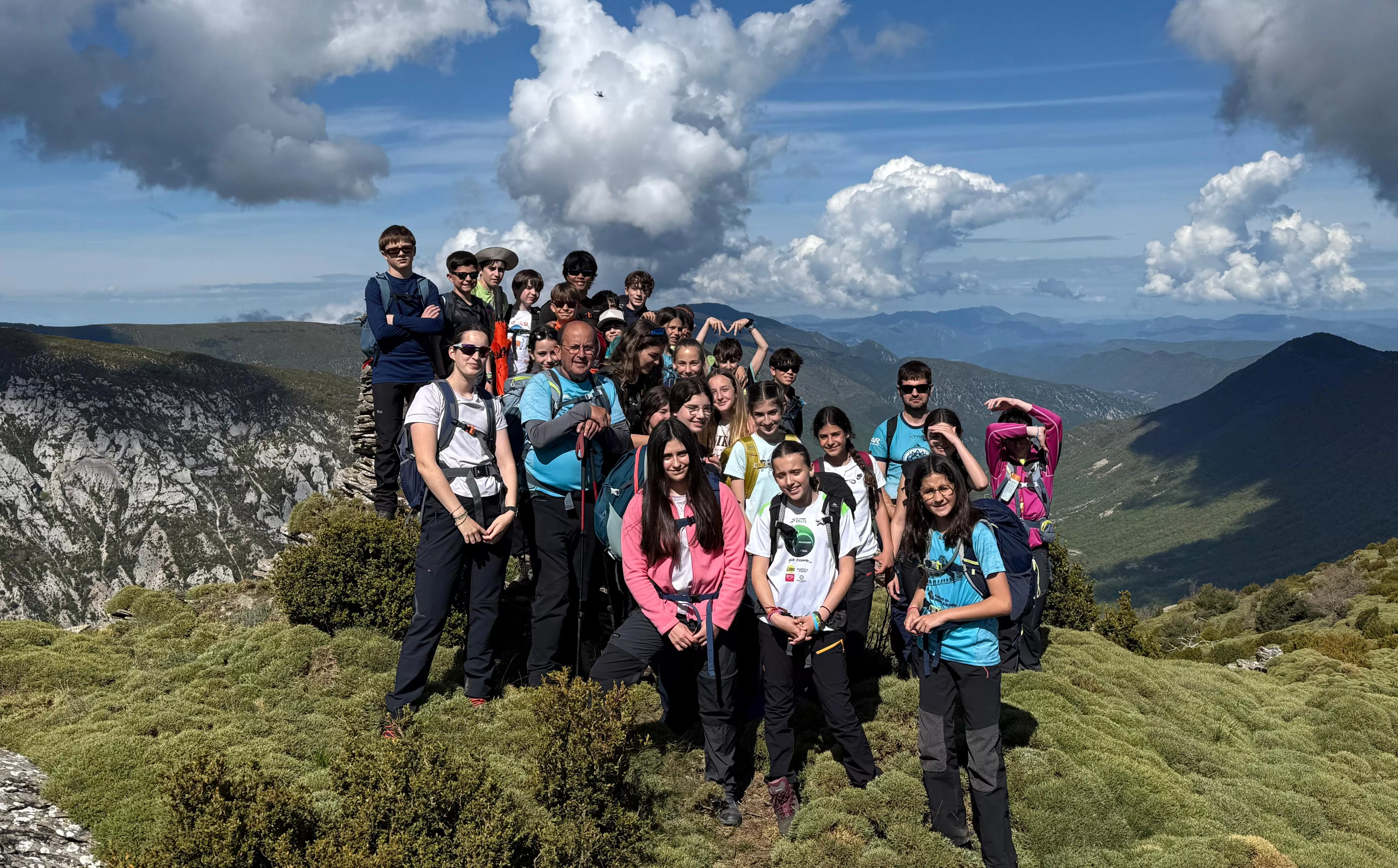 Uno de los grupos en el pico Bonés. 