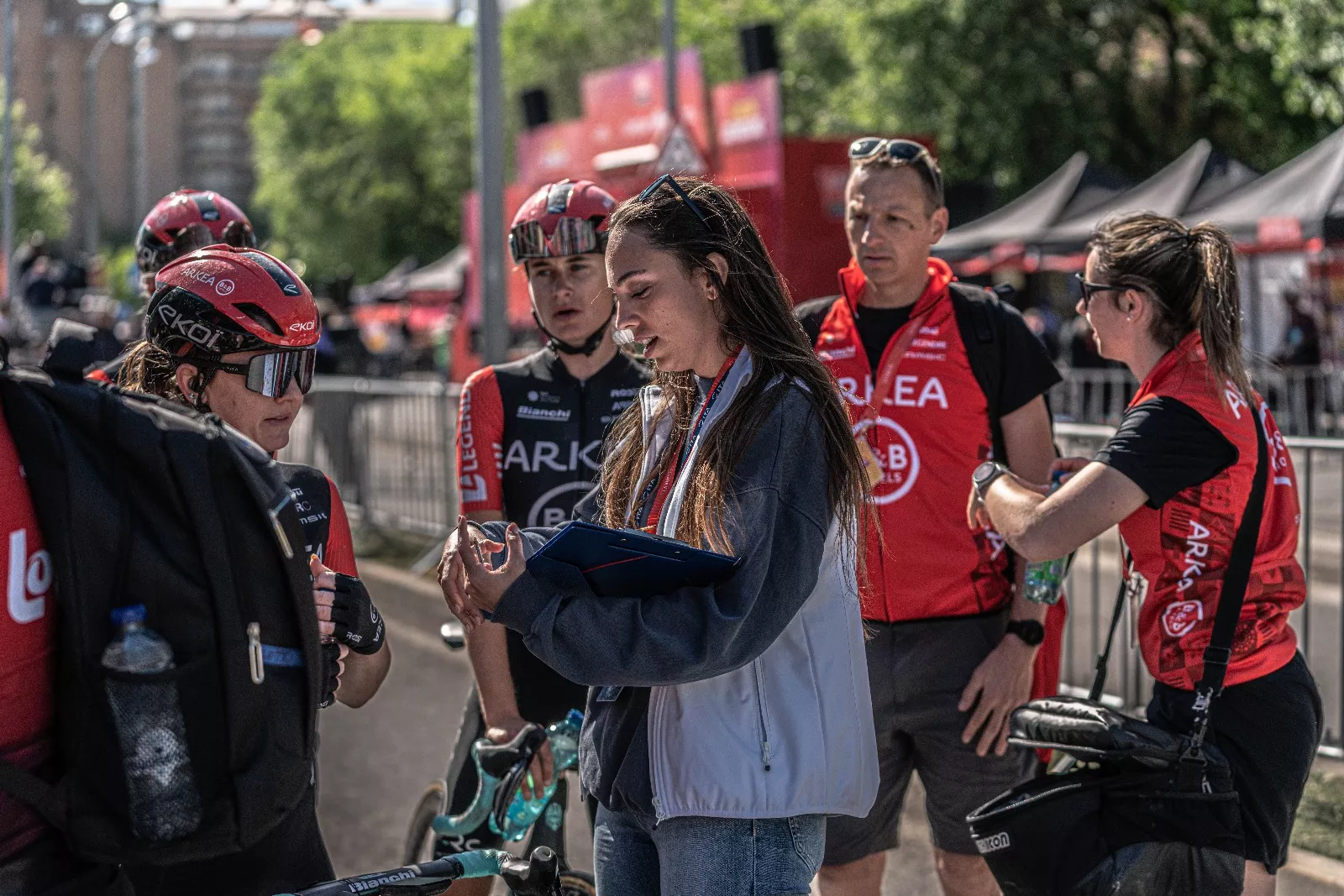 La Vuelta Femenina, en Huesca. Foto: José Antonio Terrón